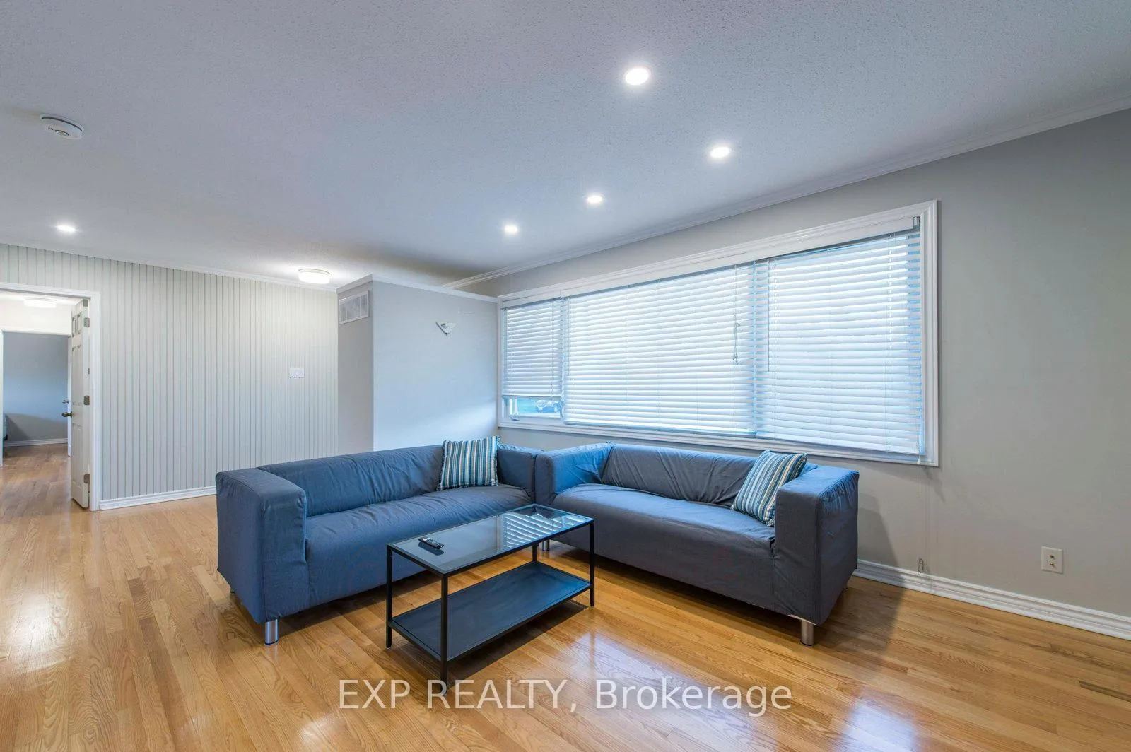 Photo 2 of Unit A, 107 Hilliard Avenue, Ottawa, City View/Skyline/Fisher Heights/Parkwood Hills — HOMEH