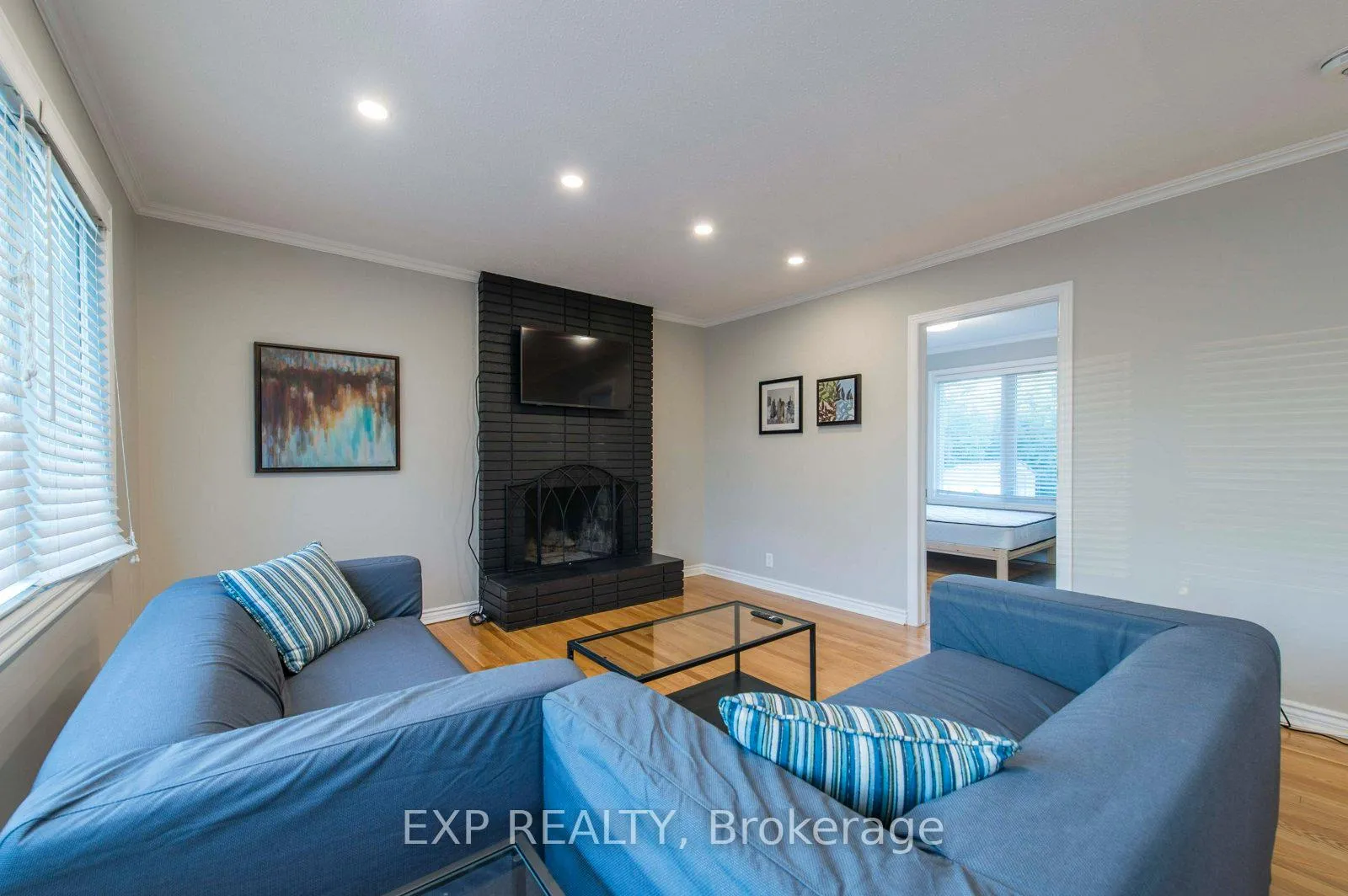 Photo 4 of Unit A, 107 Hilliard Avenue, Ottawa, City View/Skyline/Fisher Heights/Parkwood Hills — HOMEH