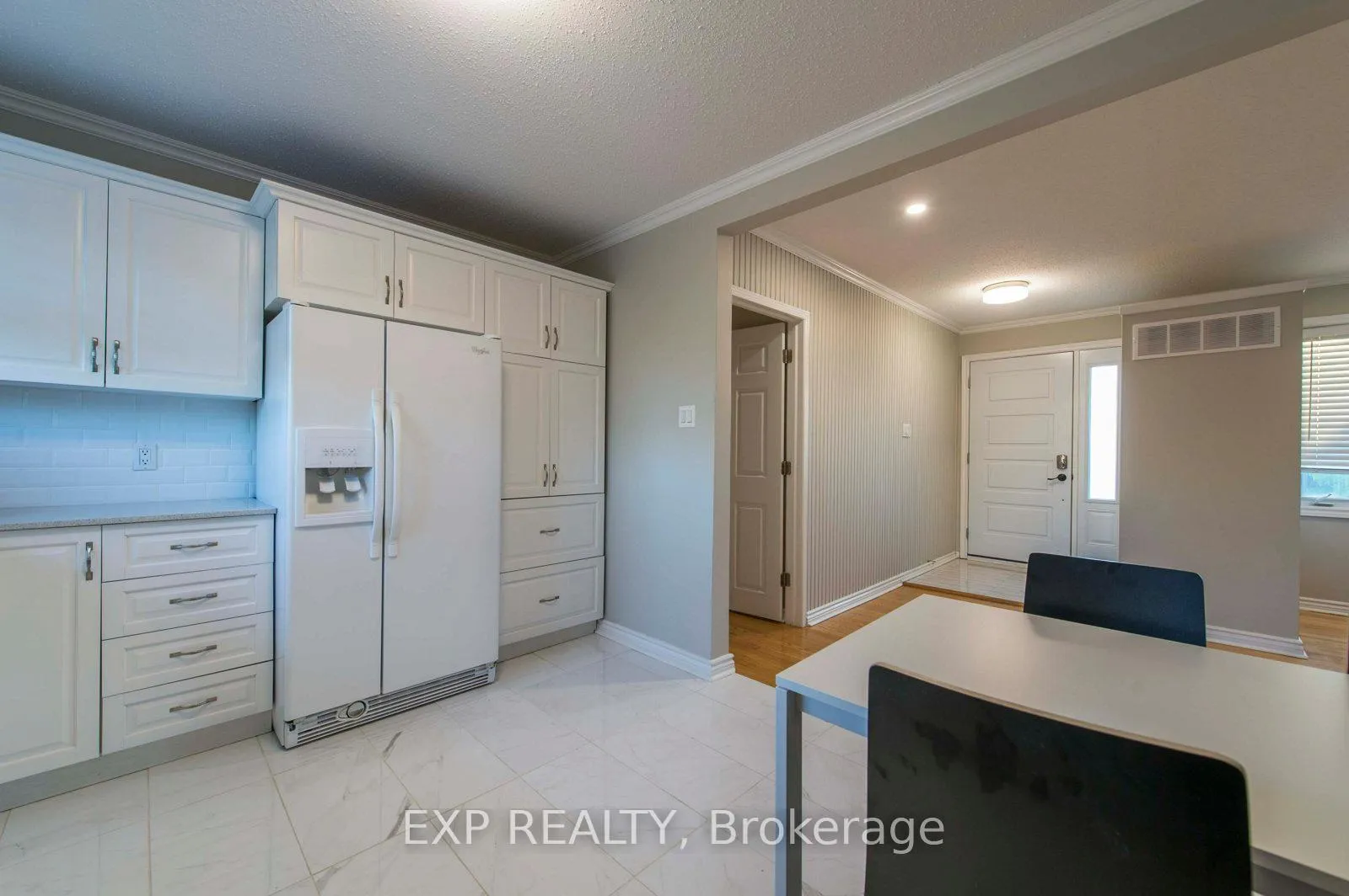 Photo 5 of Unit A, 107 Hilliard Avenue, Ottawa, City View/Skyline/Fisher Heights/Parkwood Hills — HOMEH