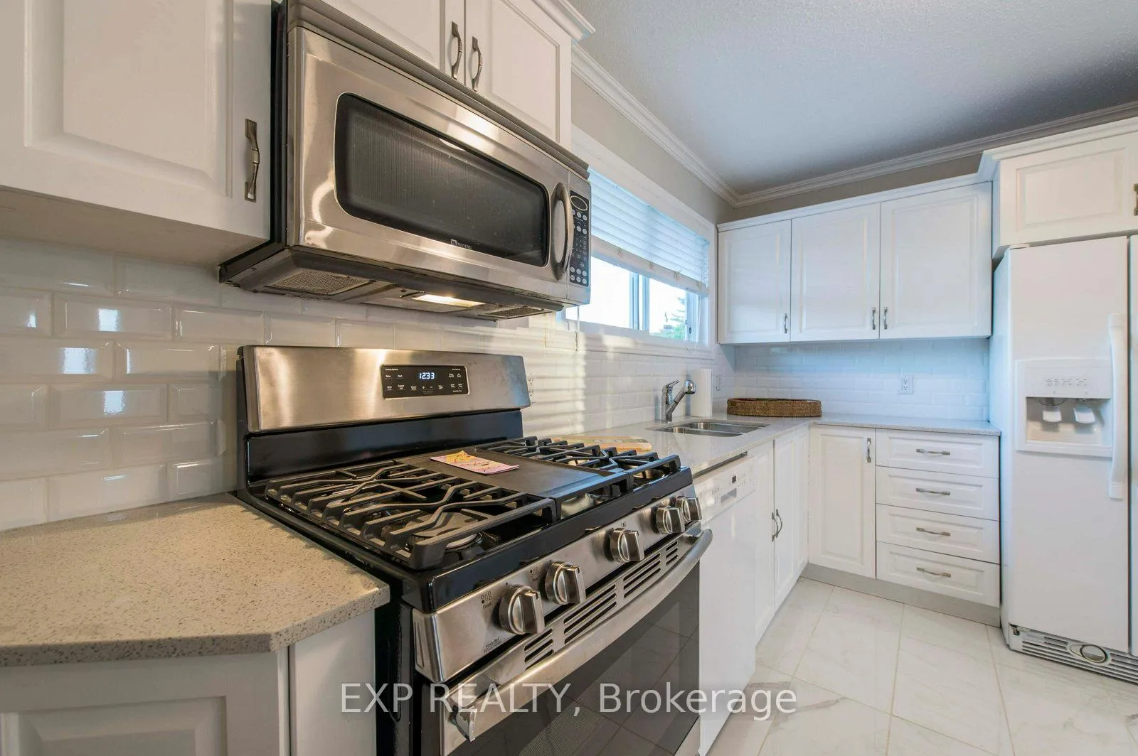 Photo 6 of Unit A, 107 Hilliard Avenue, Ottawa, City View/Skyline/Fisher Heights/Parkwood Hills — HOMEH