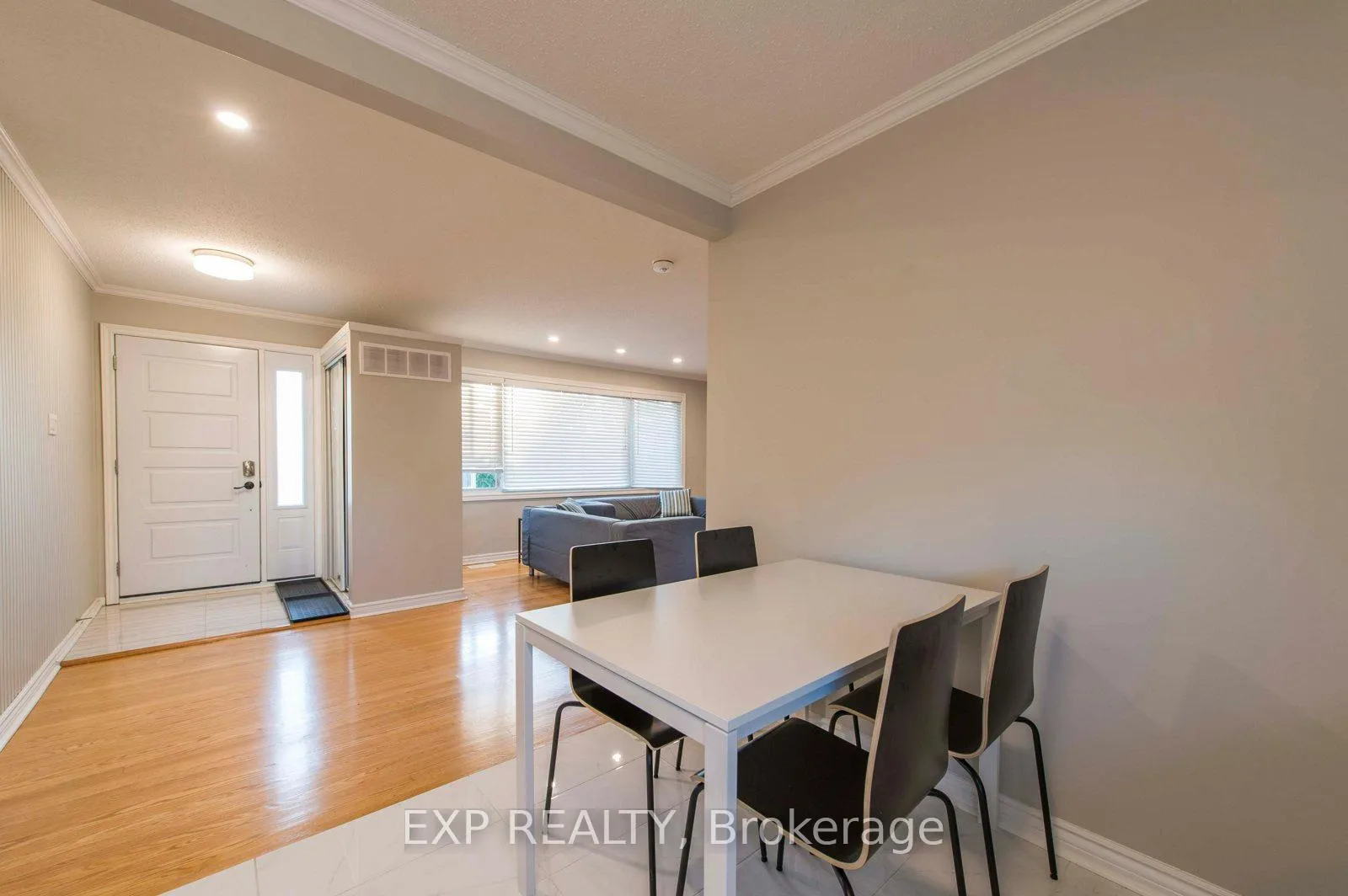 Photo 7 of Unit A, 107 Hilliard Avenue, Ottawa, City View/Skyline/Fisher Heights/Parkwood Hills — HOMEH