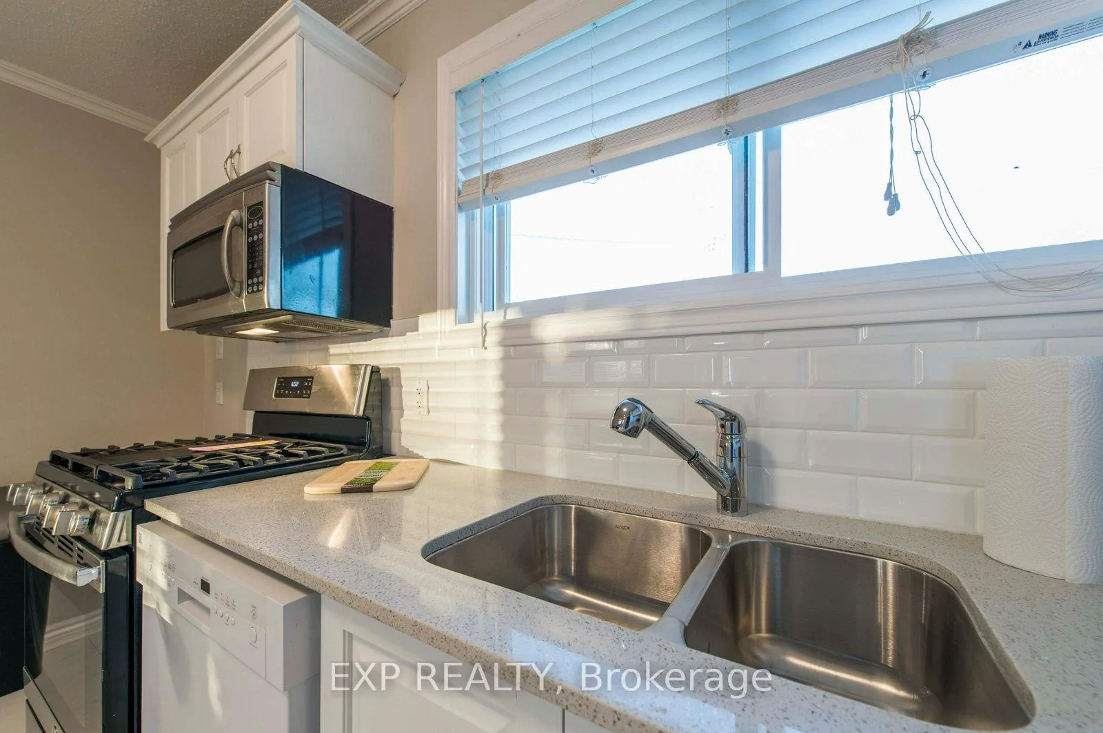 Photo 8 of Unit A, 107 Hilliard Avenue, Ottawa, City View/Skyline/Fisher Heights/Parkwood Hills — HOMEH