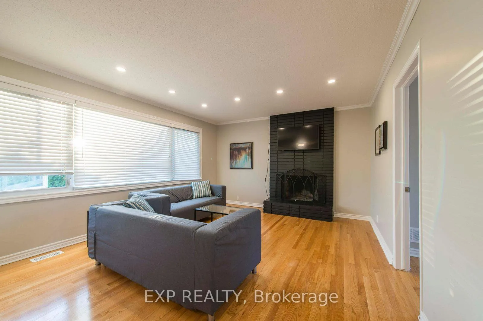 Photo 9 of Unit A, 107 Hilliard Avenue, Ottawa, City View/Skyline/Fisher Heights/Parkwood Hills — HOMEH