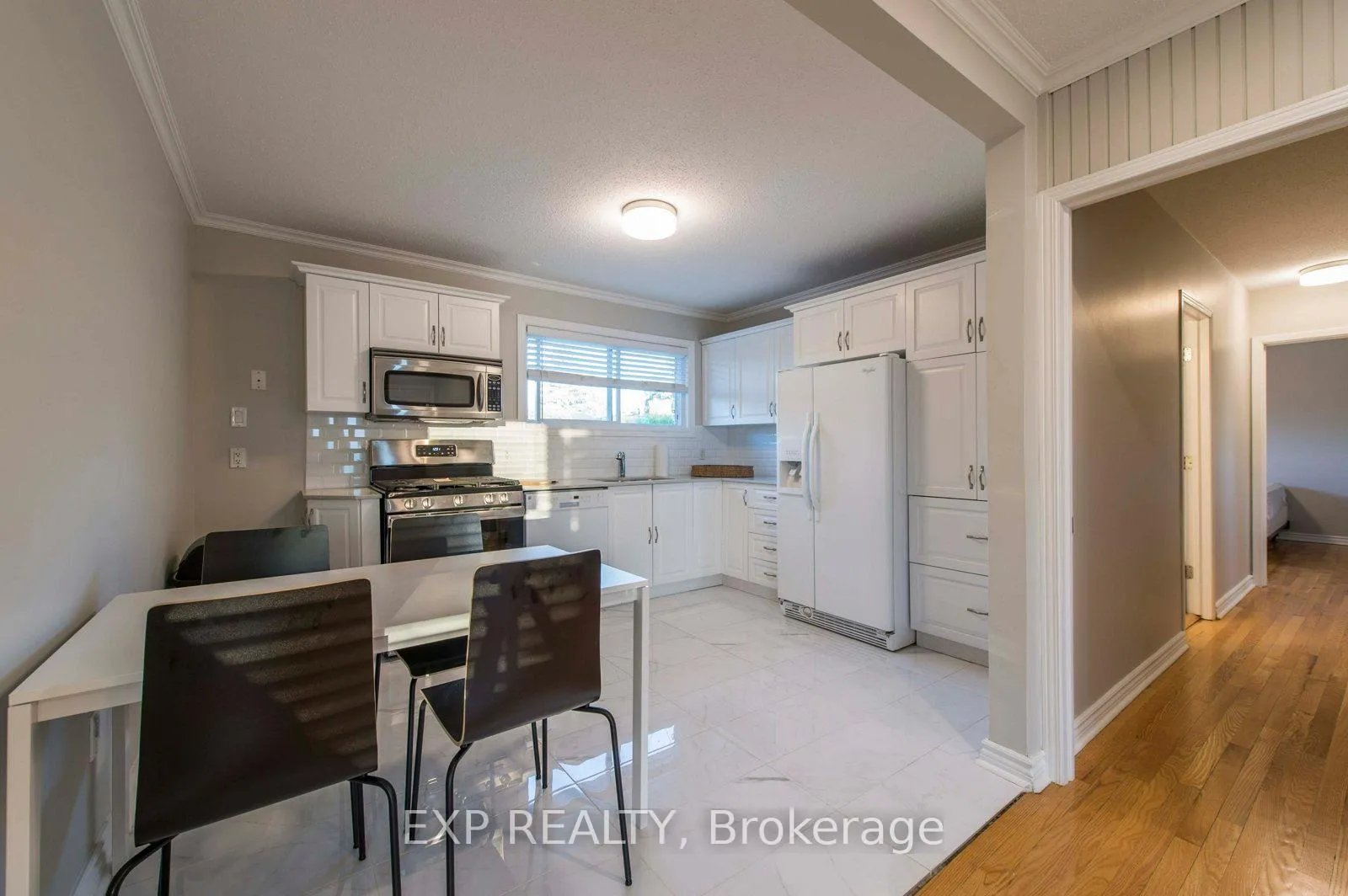 Photo 10 of Unit A, 107 Hilliard Avenue, Ottawa, City View/Skyline/Fisher Heights/Parkwood Hills — HOMEH