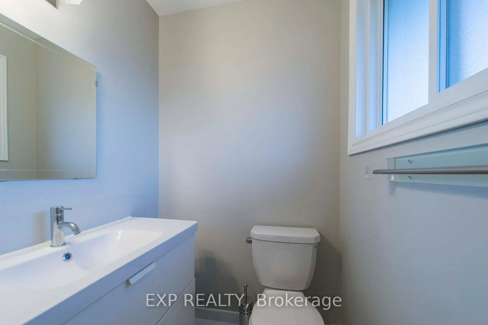 Photo 16 of Unit A, 107 Hilliard Avenue, Ottawa, City View/Skyline/Fisher Heights/Parkwood Hills — HOMEH