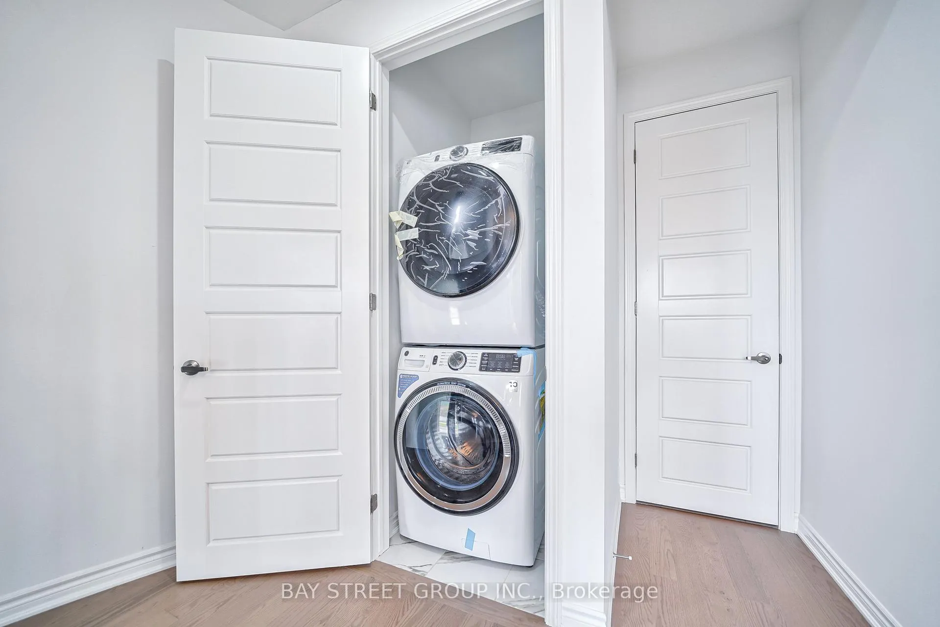 Photo 17 of 3102 Harasym Trail, Oakville, Northwest — HOMEH