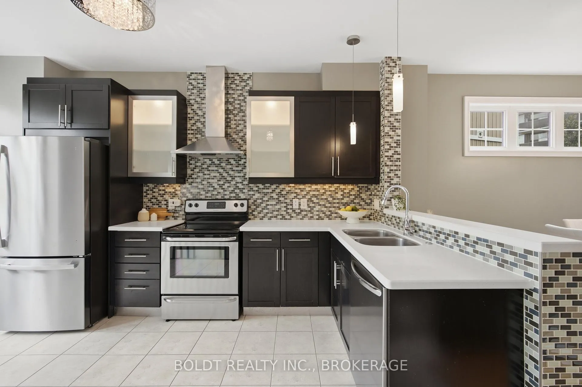 Photo 3 of 41 Durksen Drive, St. Catharines, Downtown — HOMEH