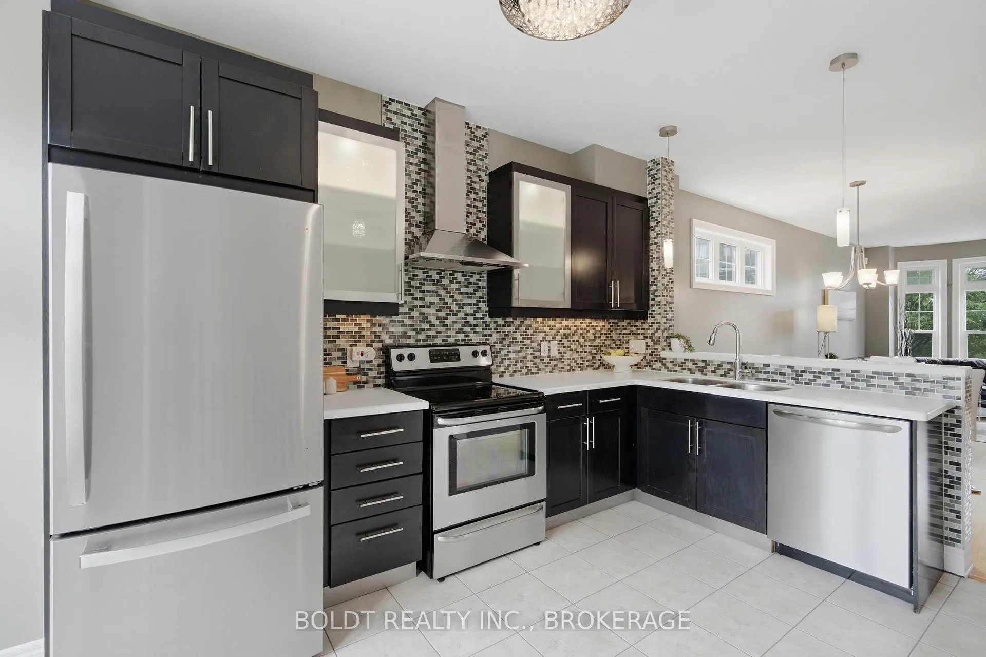 Photo 5 of 41 Durksen Drive, St. Catharines, Downtown — HOMEH