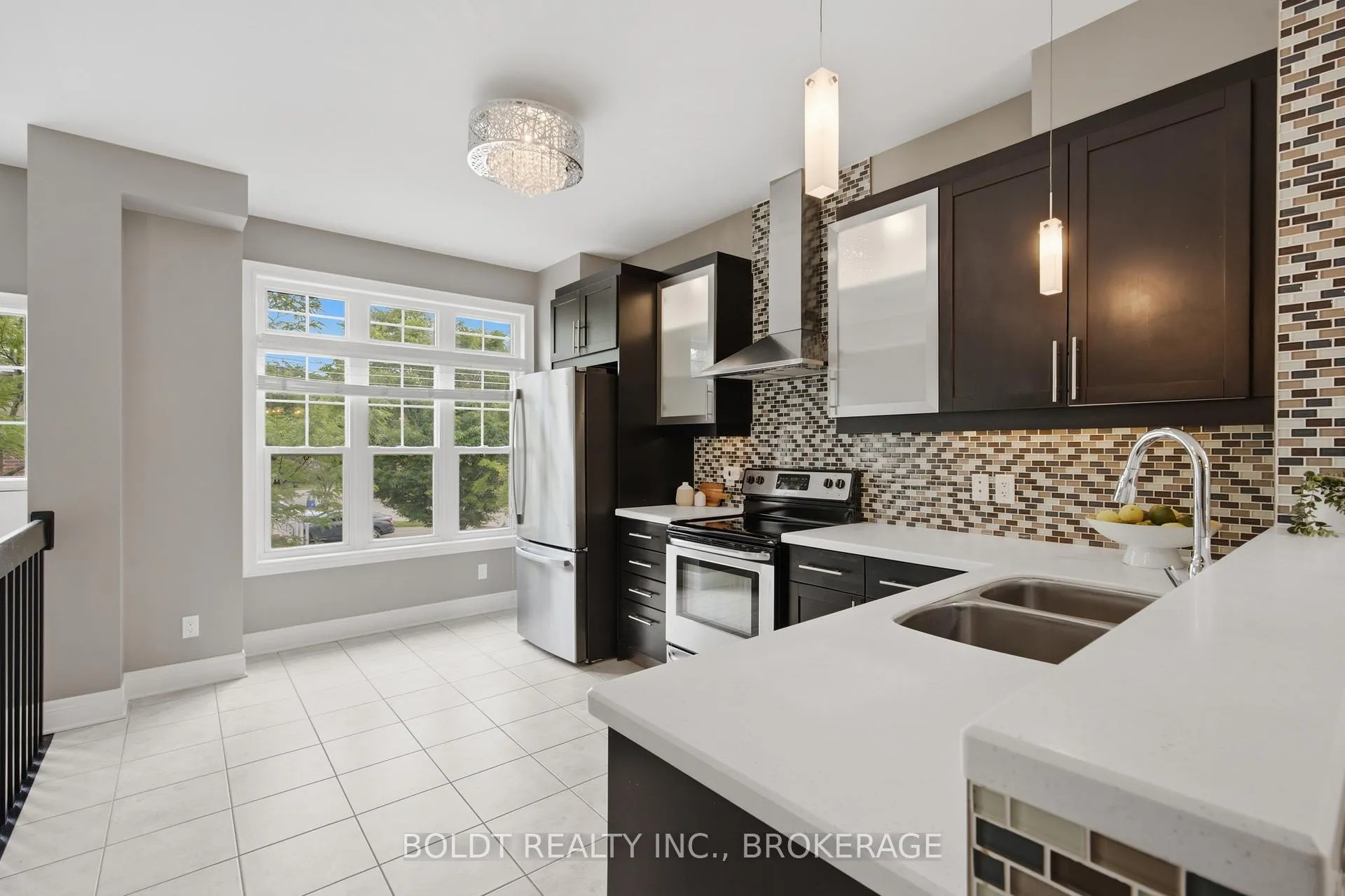 Photo 6 of 41 Durksen Drive, St. Catharines, Downtown — HOMEH