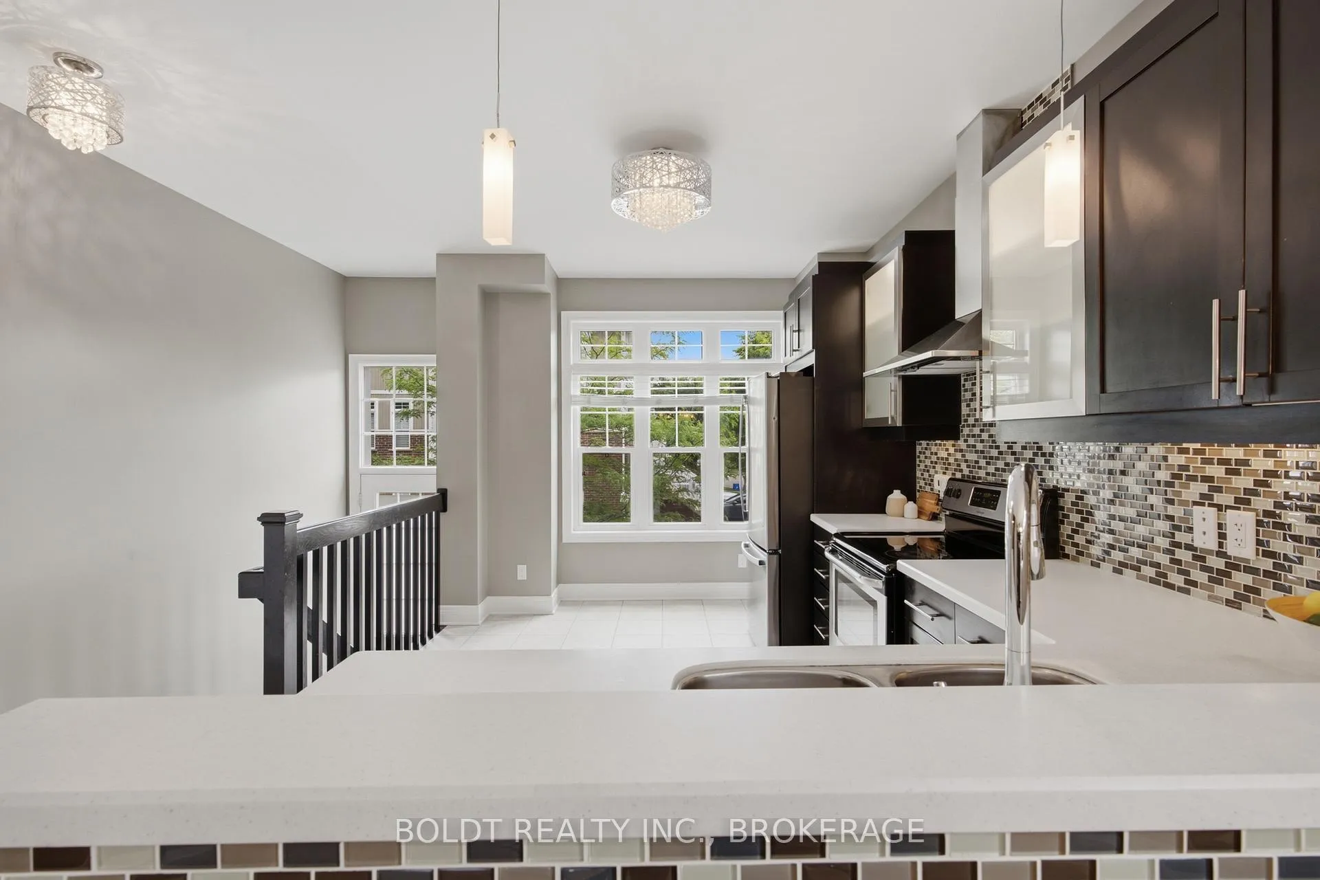 Photo 7 of 41 Durksen Drive, St. Catharines, Downtown — HOMEH