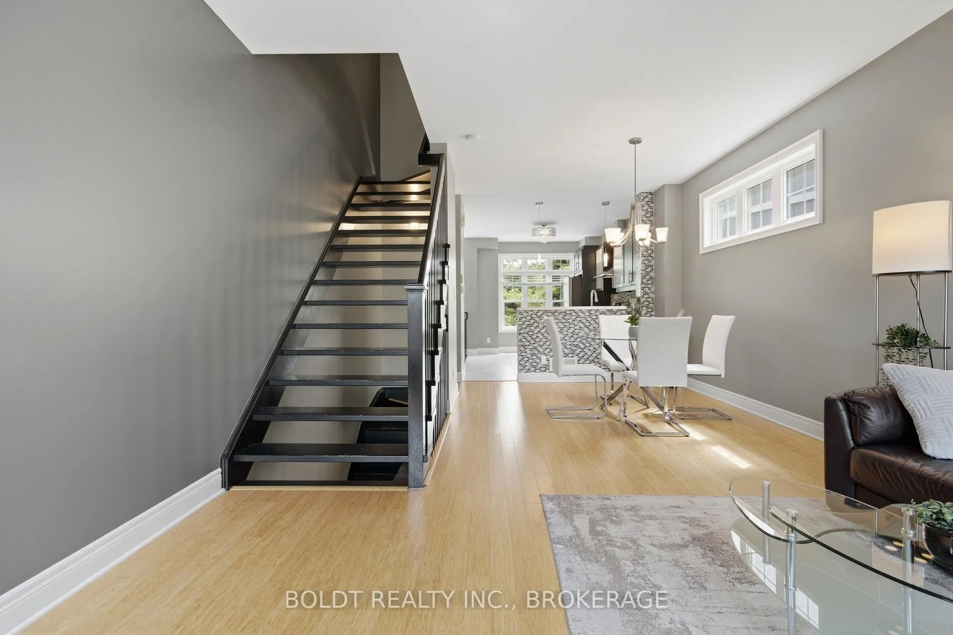 Photo 8 of 41 Durksen Drive, St. Catharines, Downtown — HOMEH