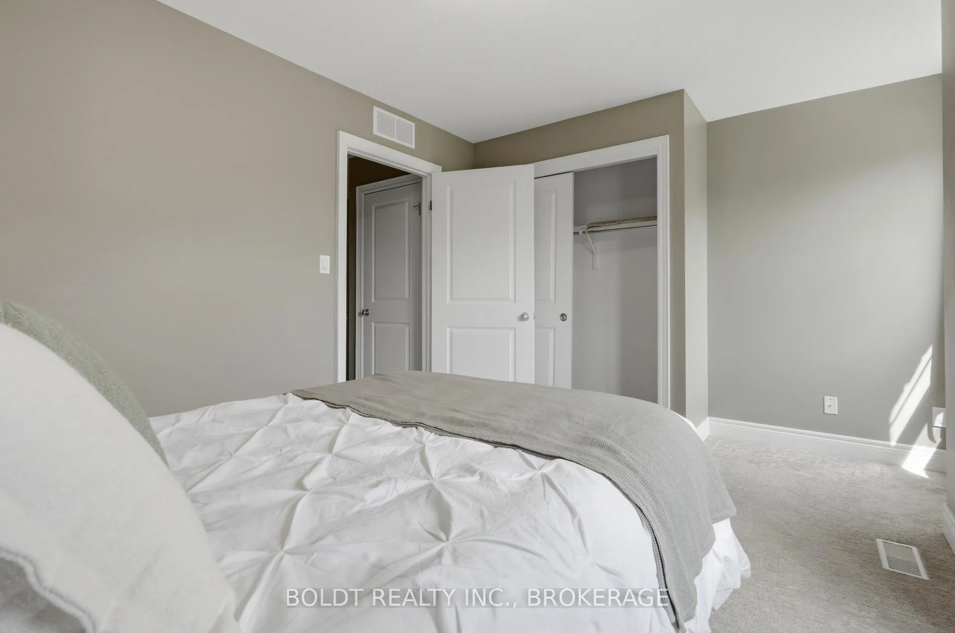 Photo 16 of 41 Durksen Drive, St. Catharines, Downtown — HOMEH
