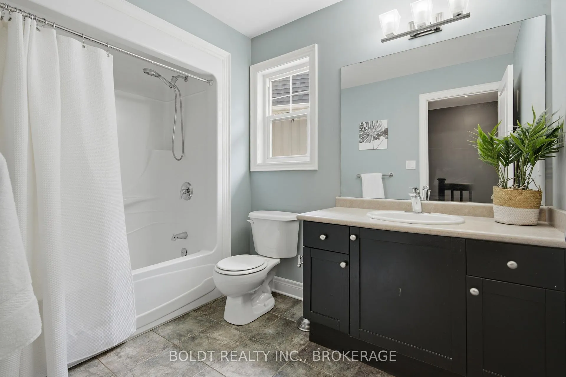 Photo 17 of 41 Durksen Drive, St. Catharines, Downtown — HOMEH