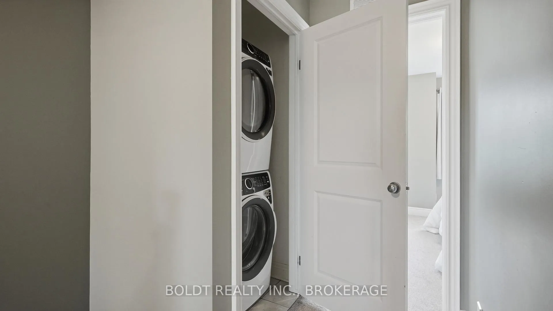 Photo 24 of 41 Durksen Drive, St. Catharines, Downtown — HOMEH