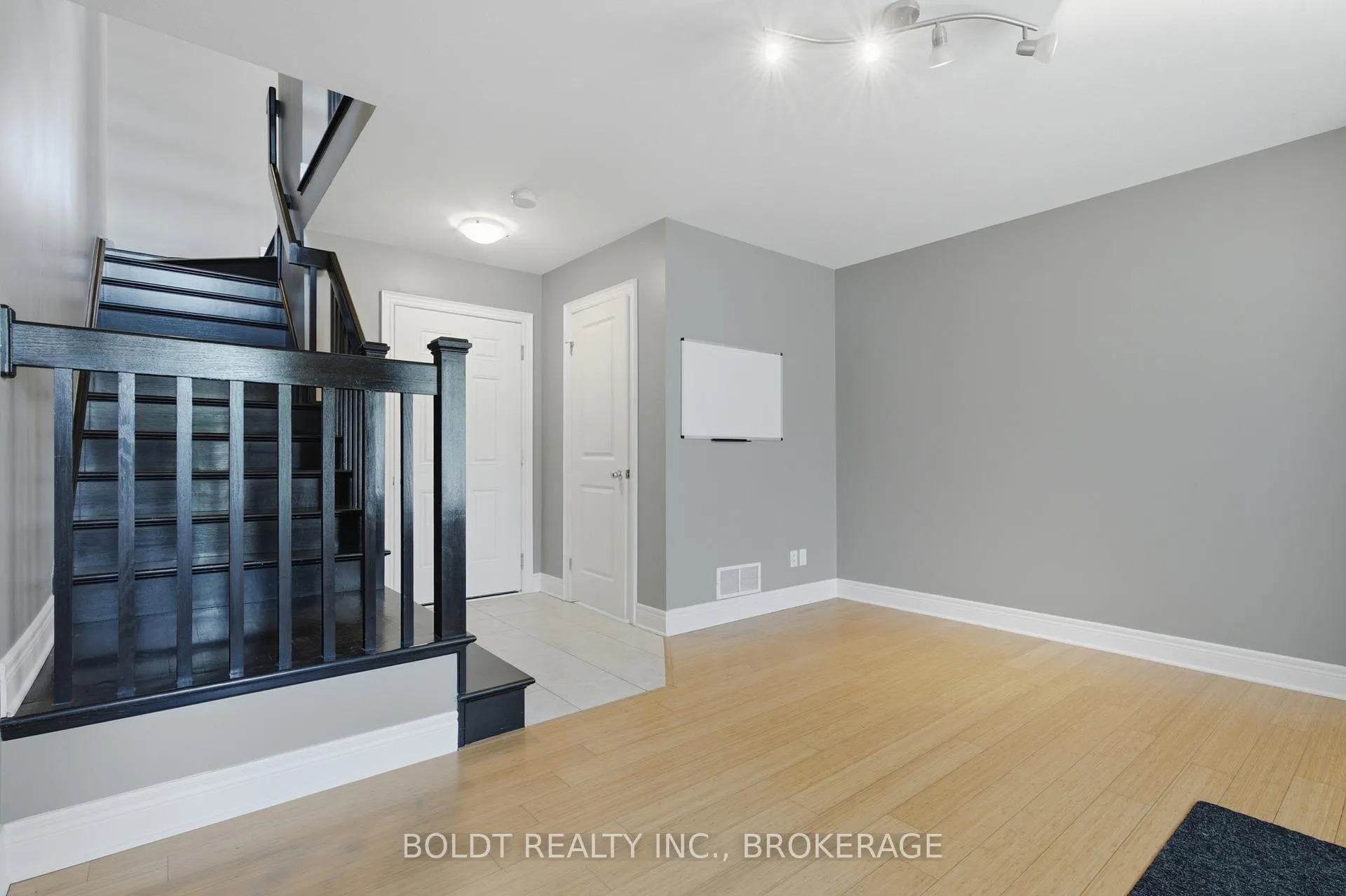 Photo 29 of 41 Durksen Drive, St. Catharines, Downtown — HOMEH