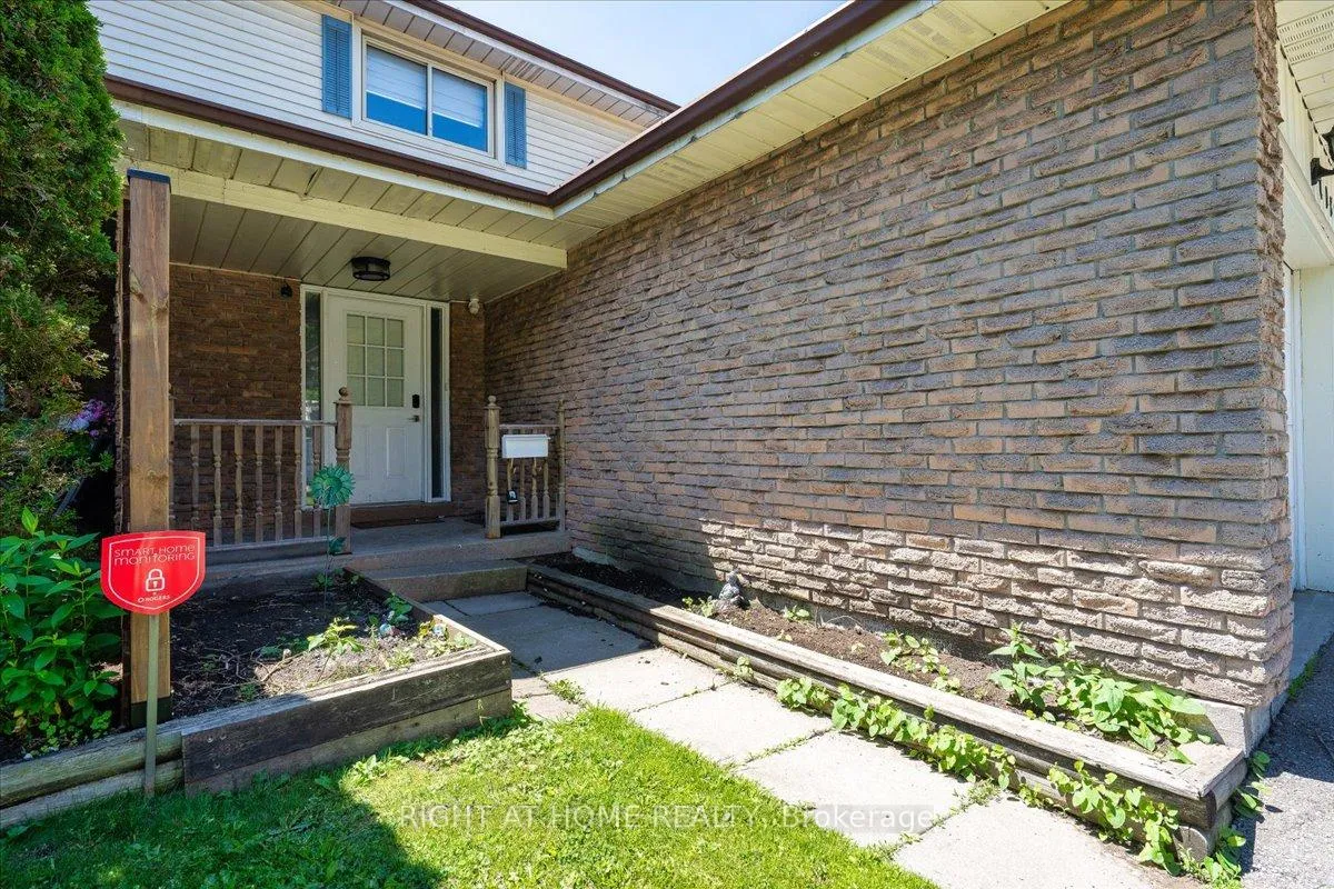 Photo 3 of 1087 Venus Crescent, Oshawa, Lakeview — HOMEH