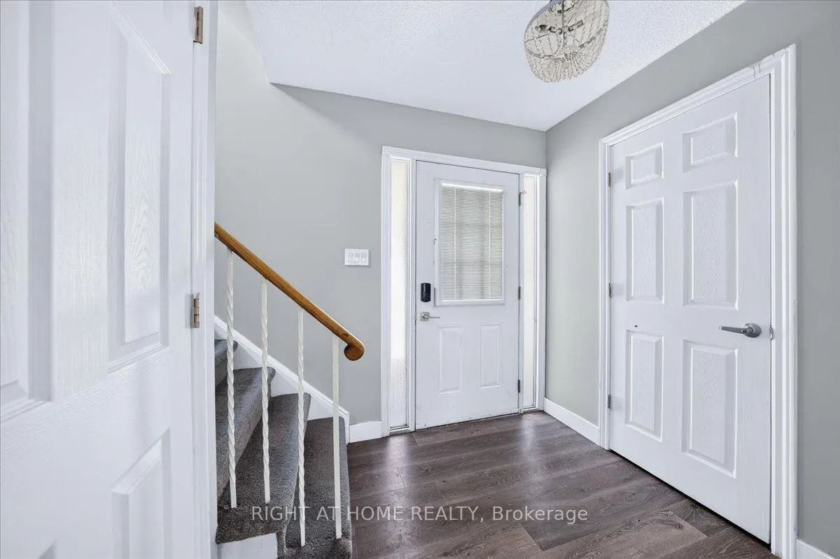 Photo 4 of 1087 Venus Crescent, Oshawa, Lakeview — HOMEH