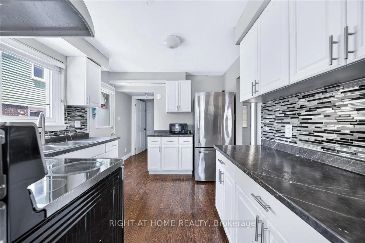 Photo 10 of 1087 Venus Crescent, Oshawa, Lakeview — HOMEH
