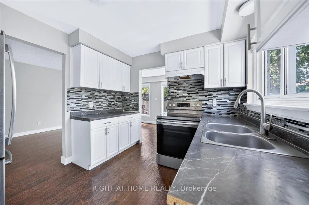 Photo 11 of 1087 Venus Crescent, Oshawa, Lakeview — HOMEH