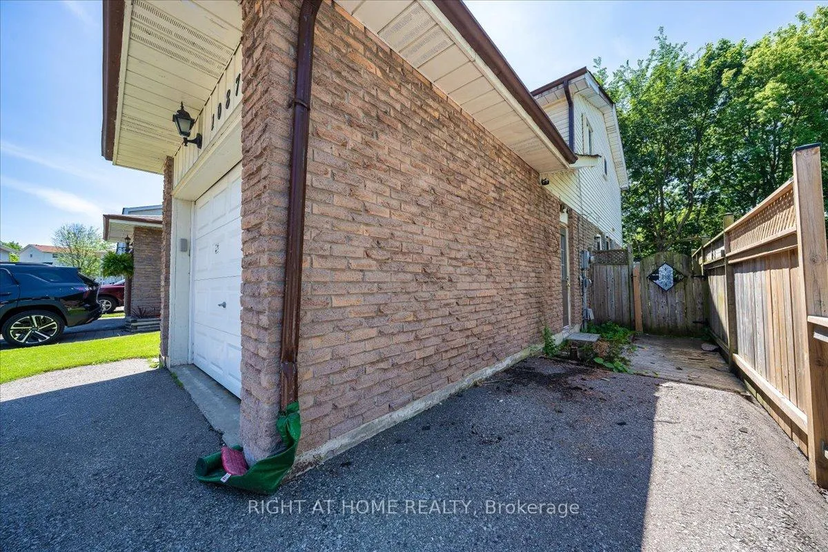 Photo 32 of 1087 Venus Crescent, Oshawa, Lakeview — HOMEH