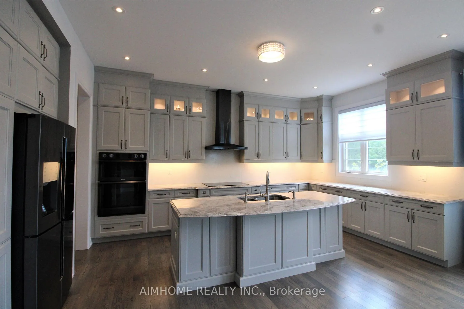 Photo 3 of 151 Bridgepointe Court, Aurora, Rural Aurora — HOMEH