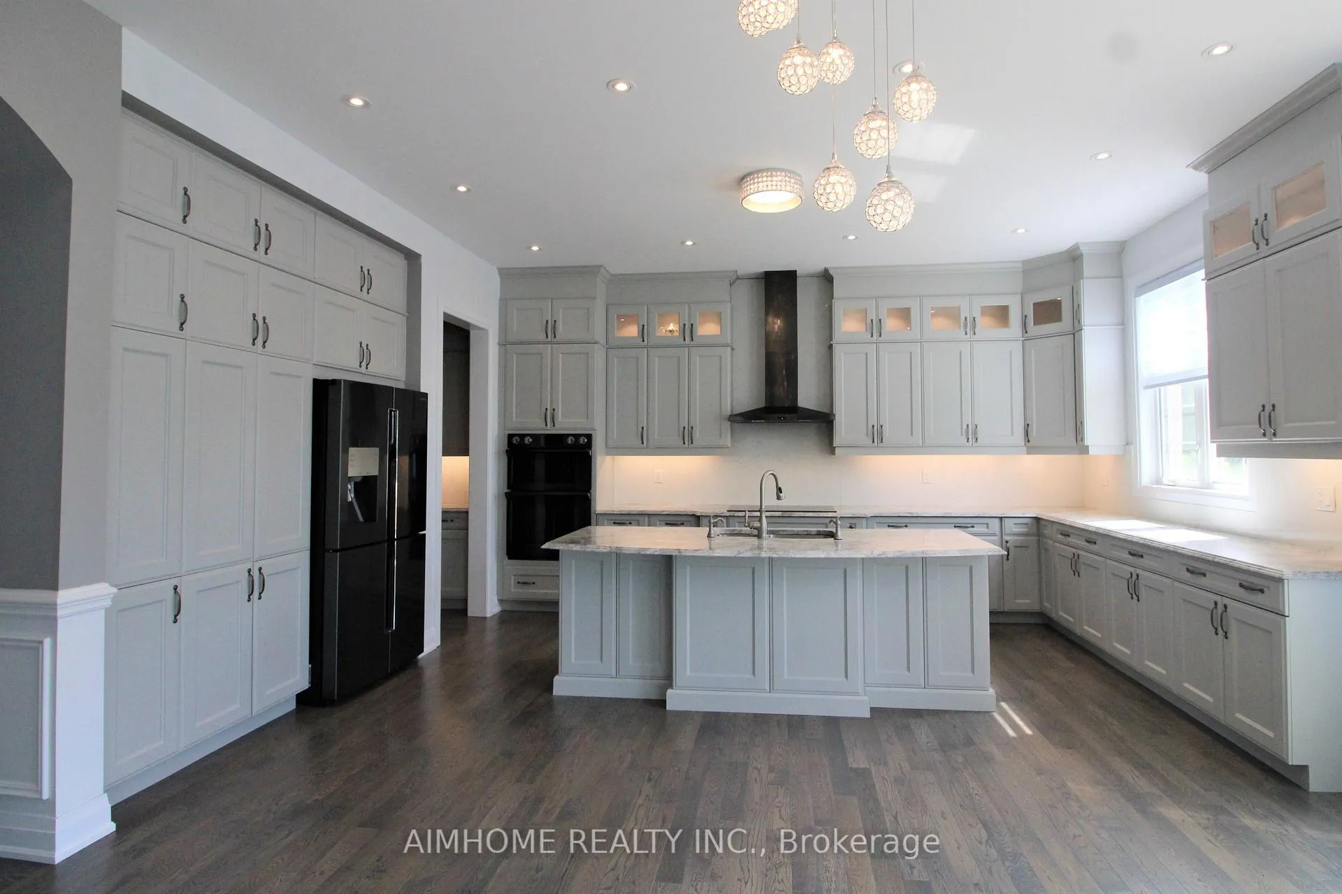 Photo 4 of 151 Bridgepointe Court, Aurora, Rural Aurora — HOMEH