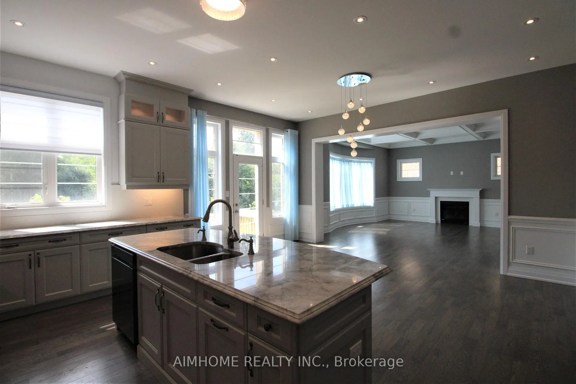 Photo 7 of 151 Bridgepointe Court, Aurora, Rural Aurora — HOMEH