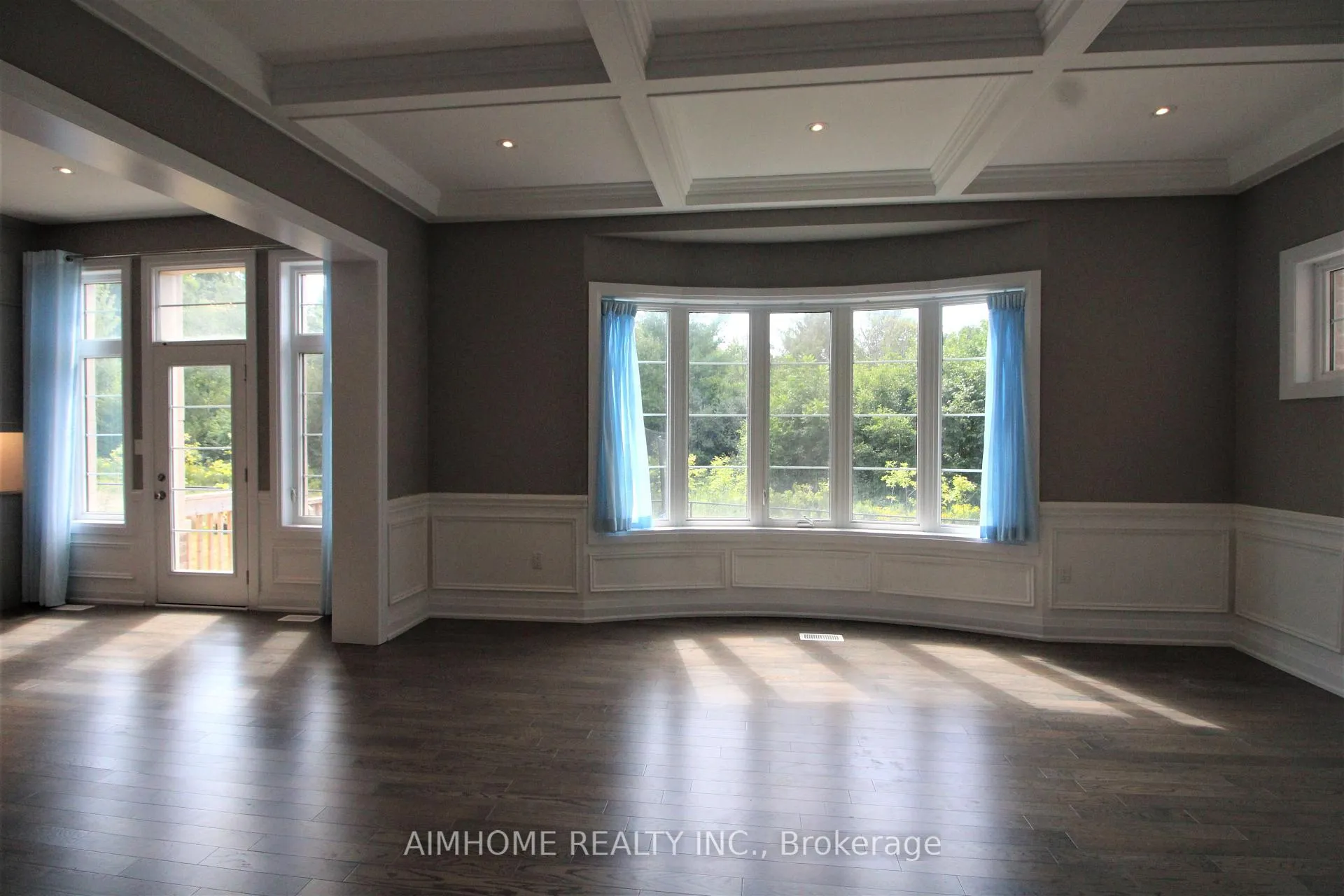 Photo 8 of 151 Bridgepointe Court, Aurora, Rural Aurora — HOMEH
