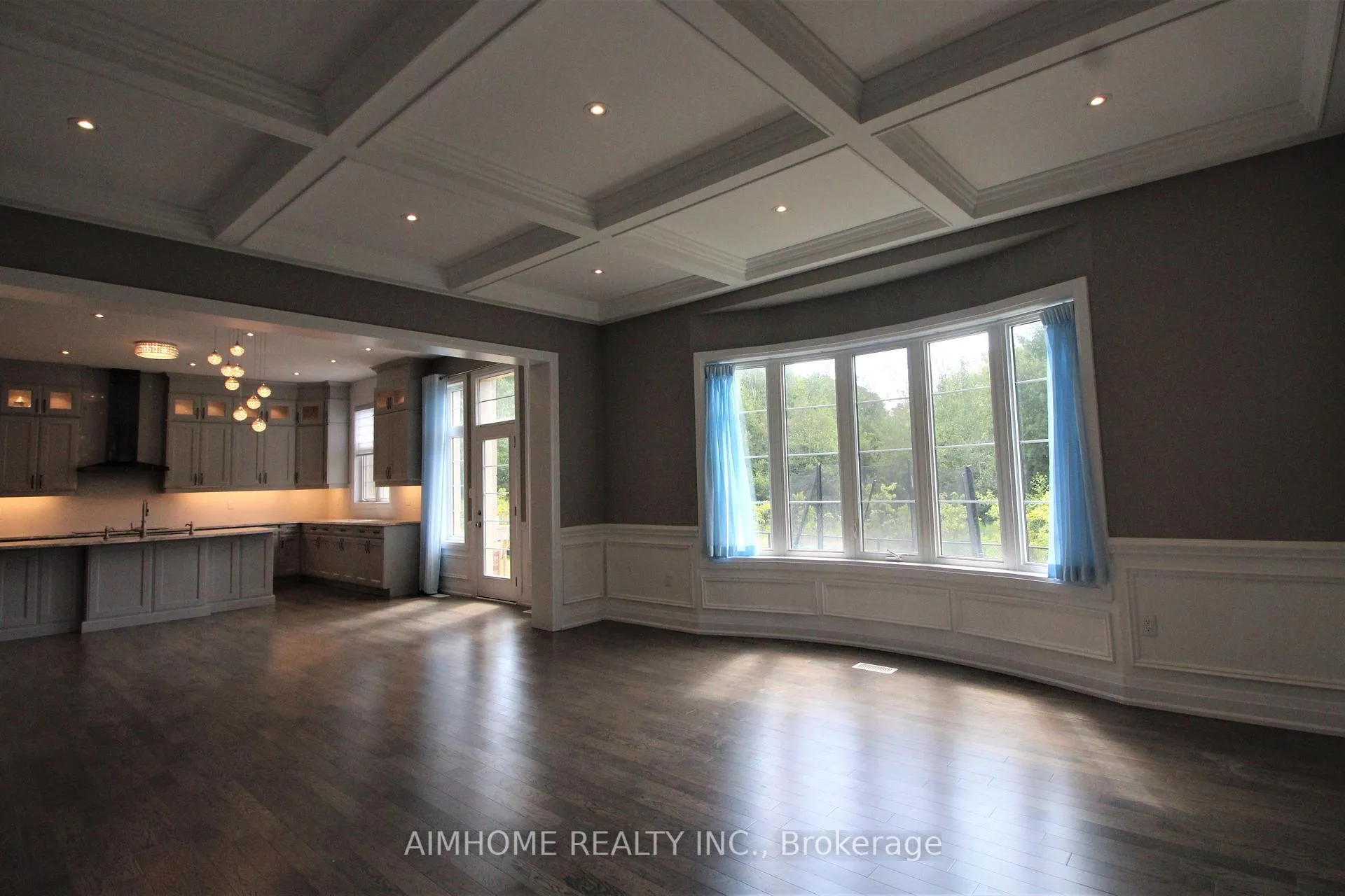 Photo 9 of 151 Bridgepointe Court, Aurora, Rural Aurora — HOMEH