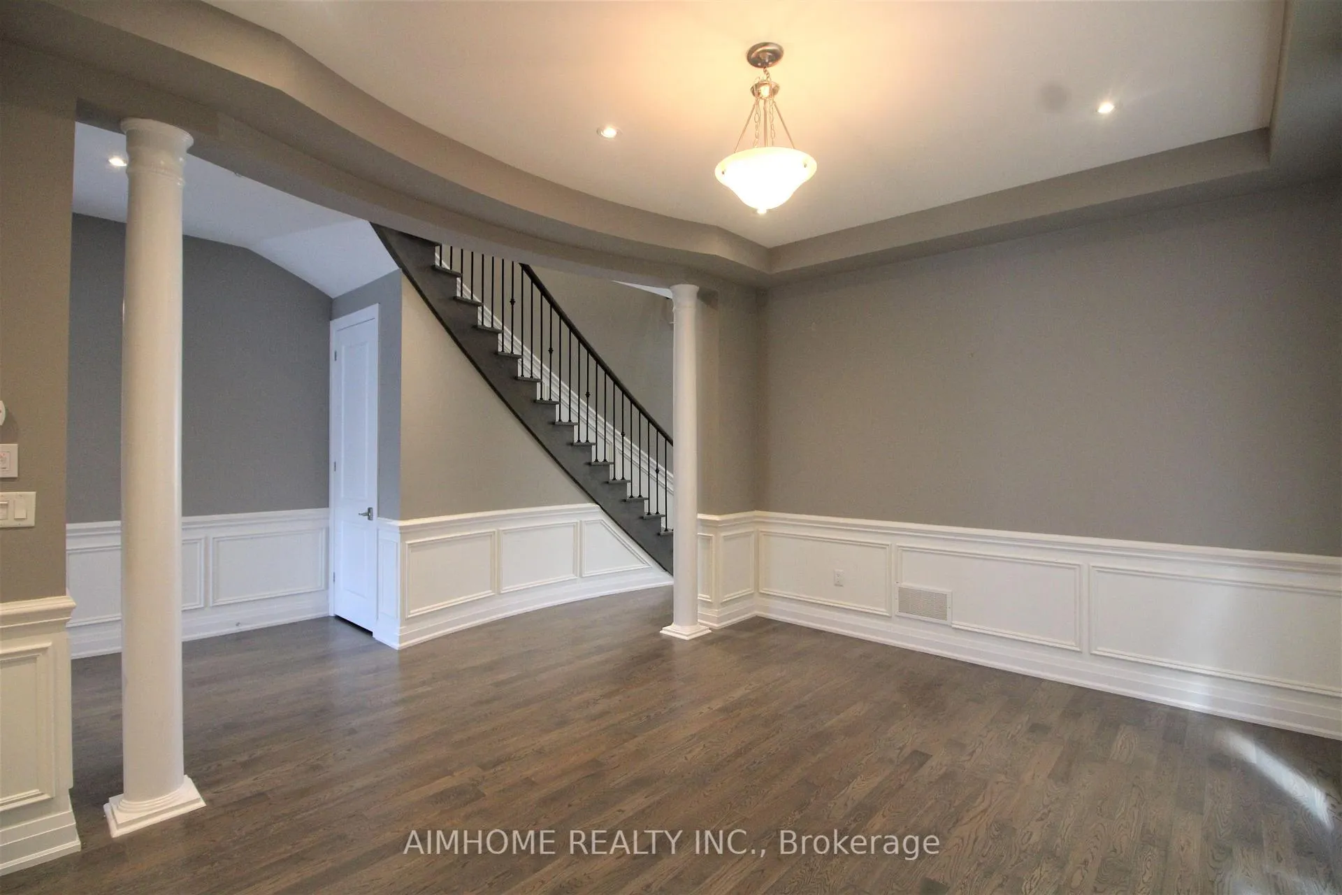 Photo 10 of 151 Bridgepointe Court, Aurora, Rural Aurora — HOMEH