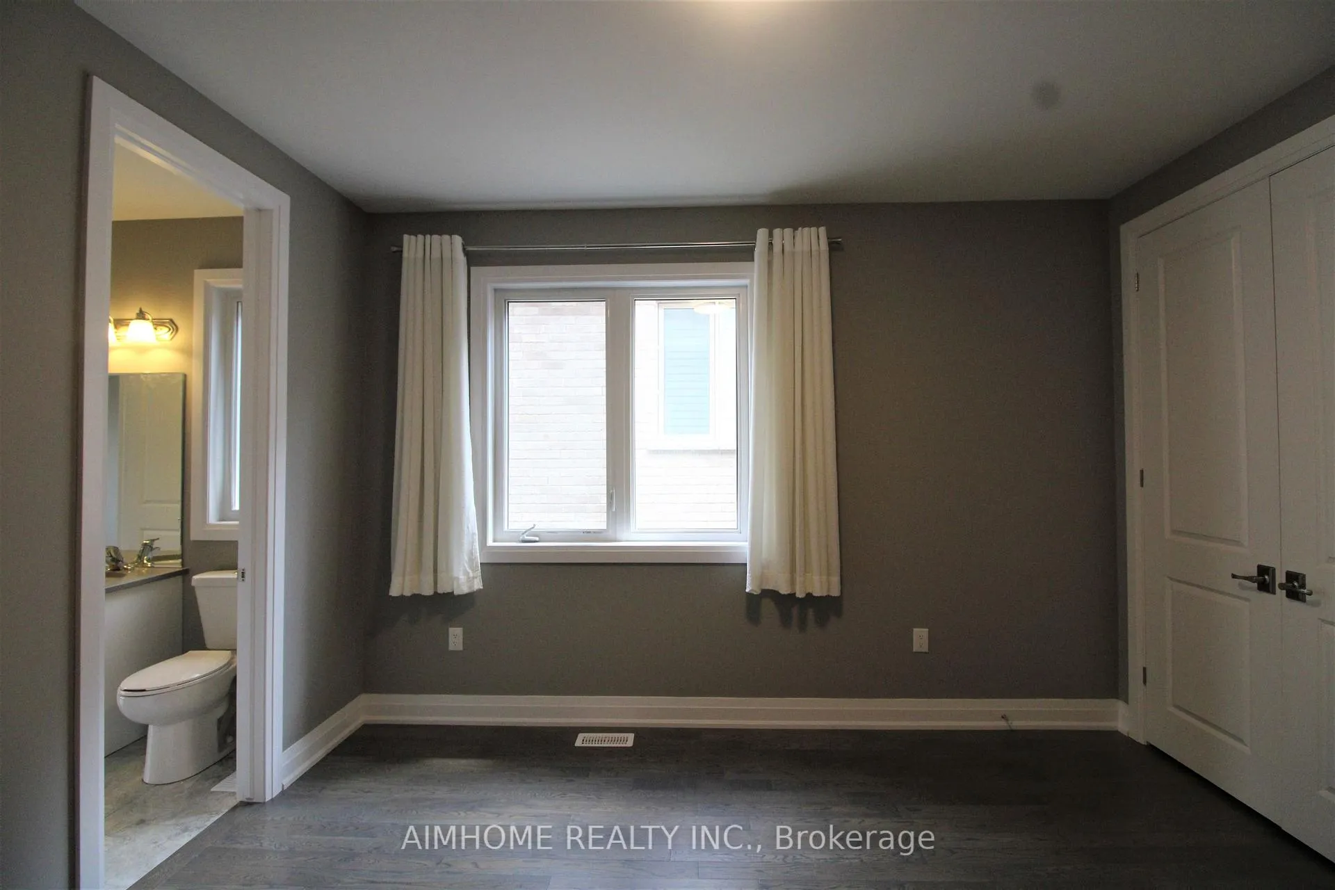 Photo 15 of 151 Bridgepointe Court, Aurora, Rural Aurora — HOMEH