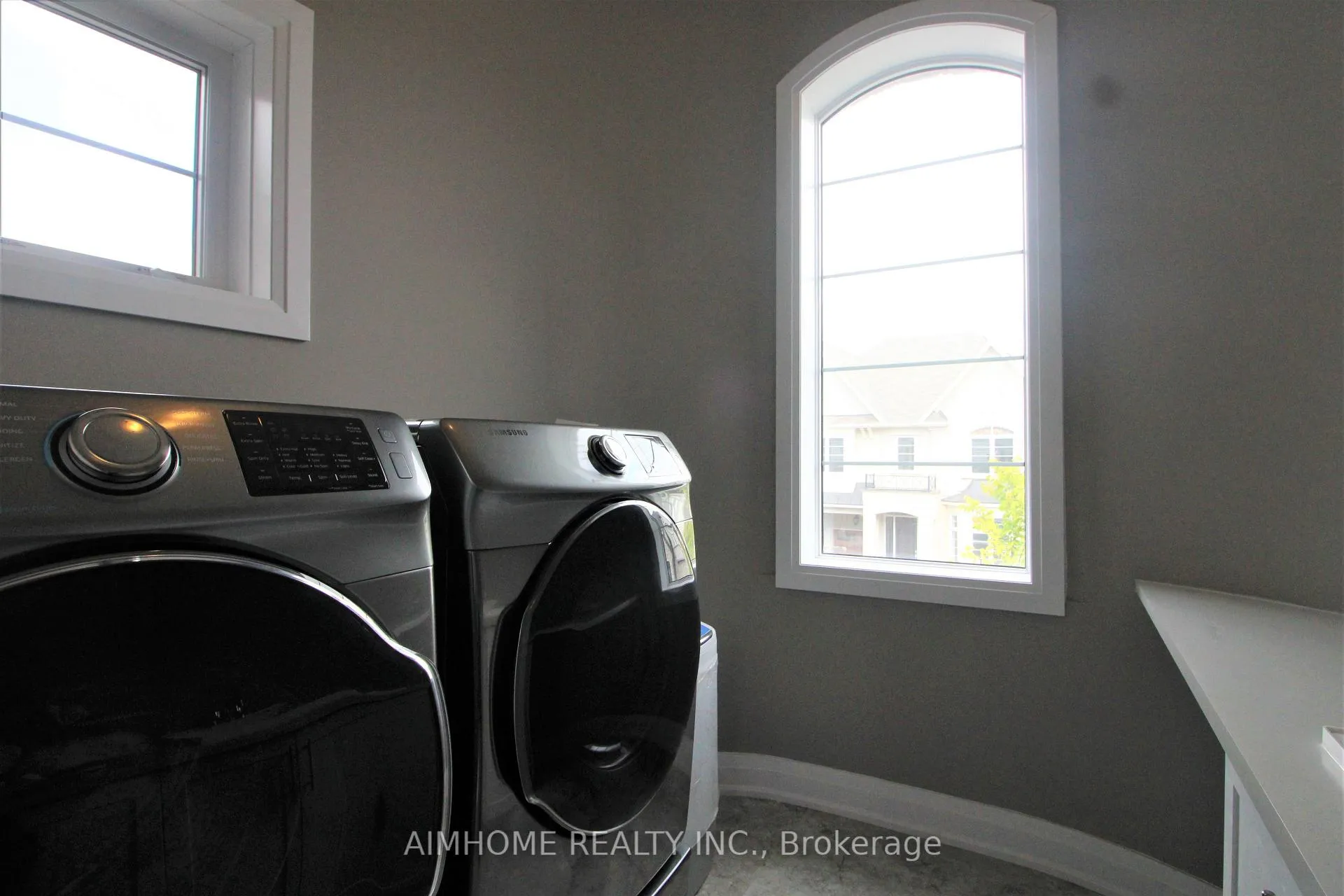 Photo 19 of 151 Bridgepointe Court, Aurora, Rural Aurora — HOMEH