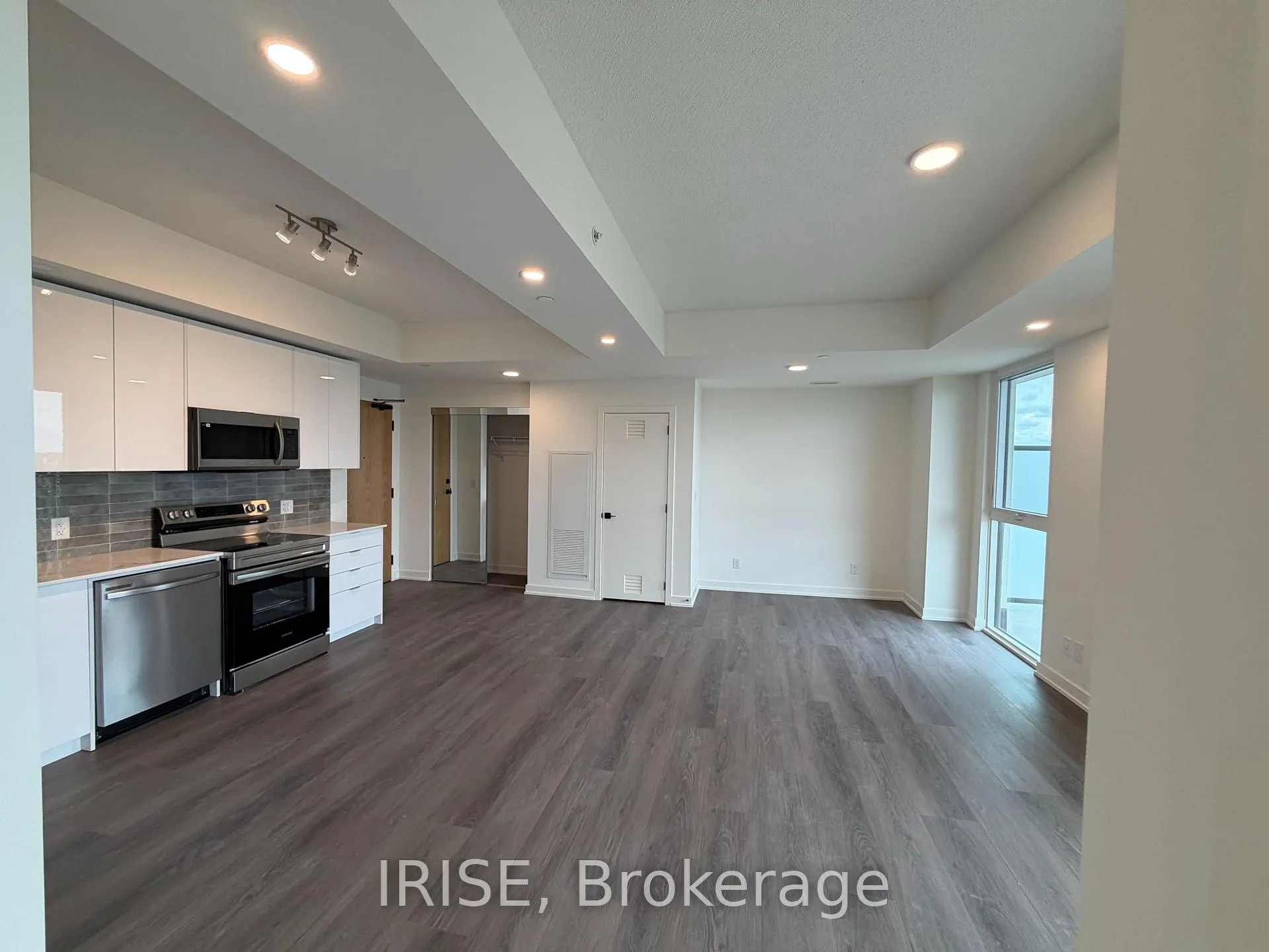 Front of Unit 1109, 33 Erie Avenue