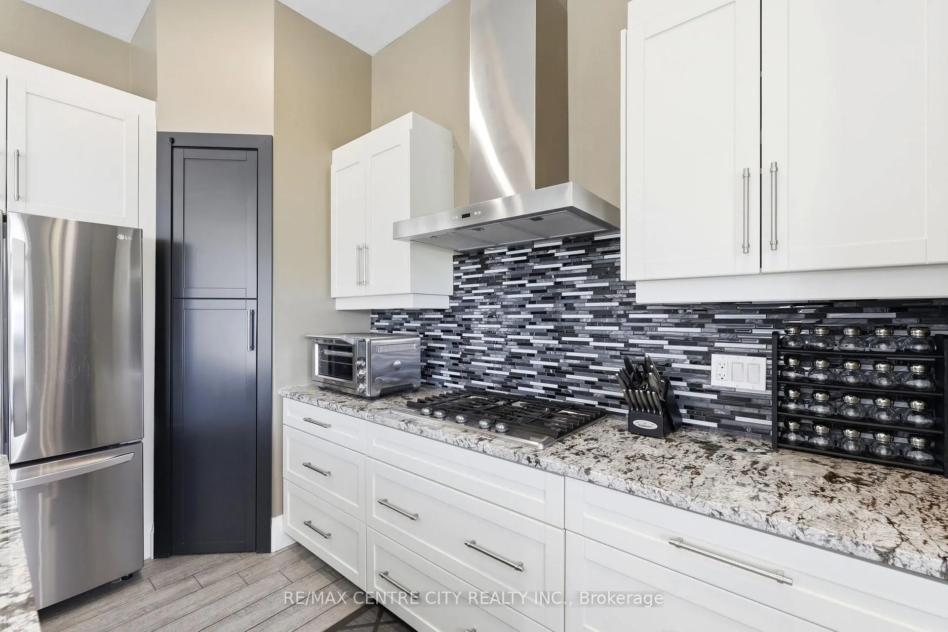 Photo 15 of 3463 Settlement Trail S, London, South V — HOMEH