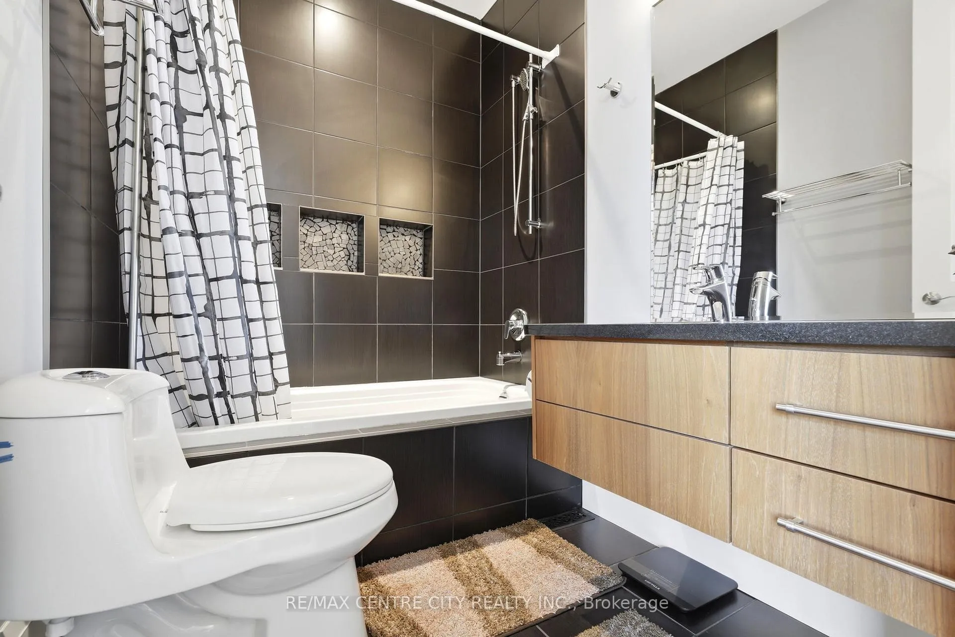 Photo 27 of 3463 Settlement Trail S, London, South V — HOMEH