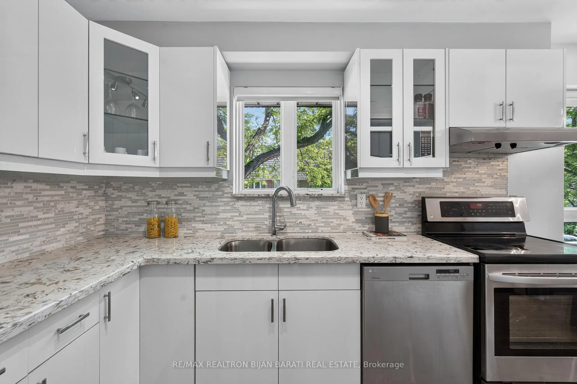 Photo 23 of 79 Scenic Mill Way, North York, St. Andrew-Windfields — HOMEH