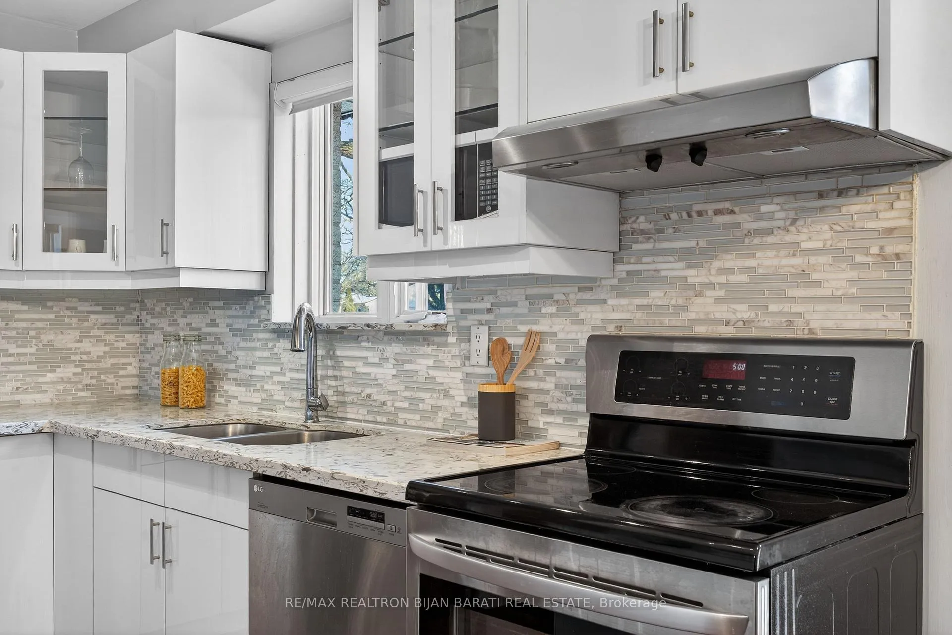 Photo 29 of 79 Scenic Mill Way, North York, St. Andrew-Windfields — HOMEH
