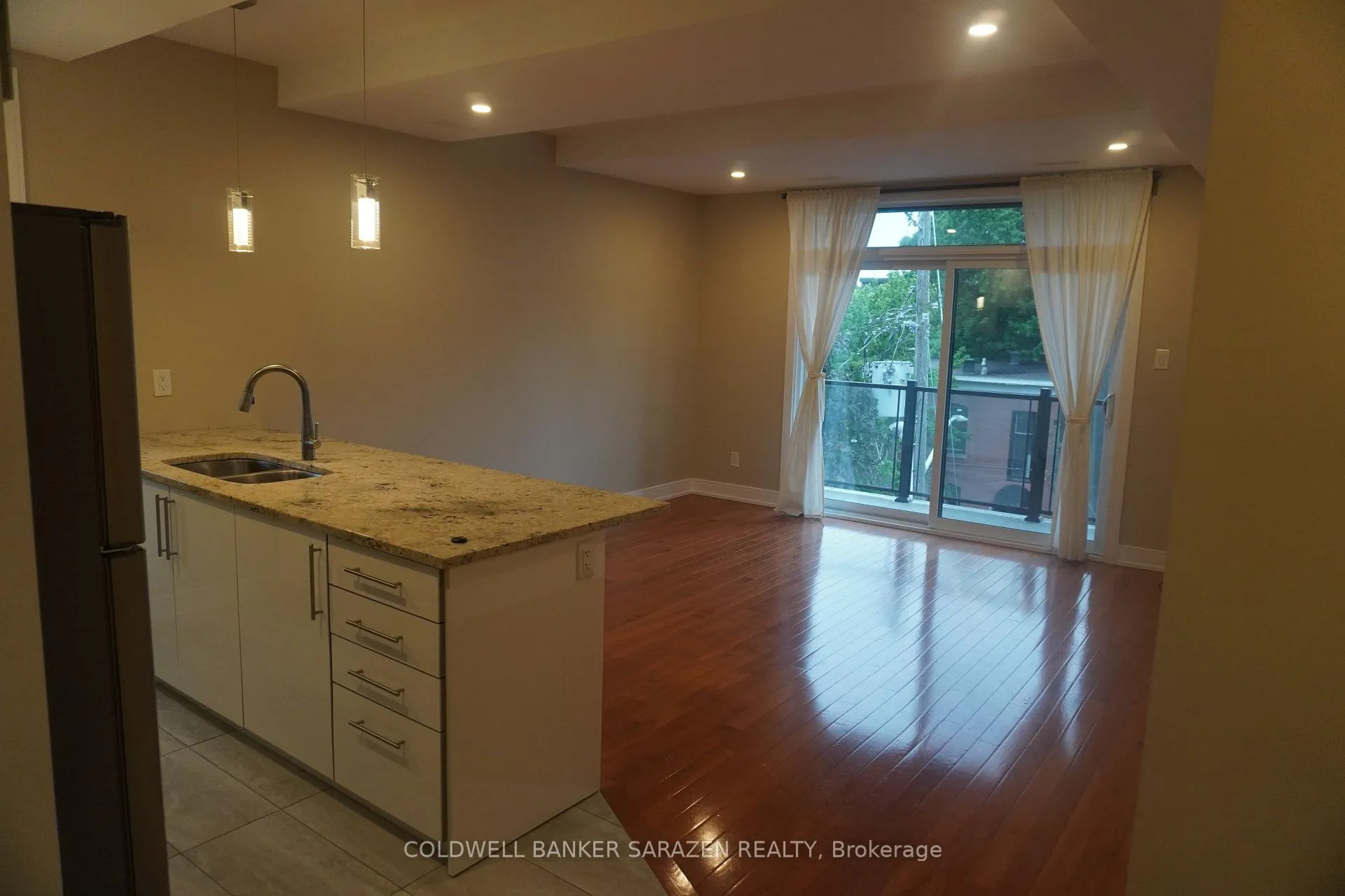 Photo 3 of Unit 8, 7 Monk Street, Ottawa, Glebe — HOMEH
