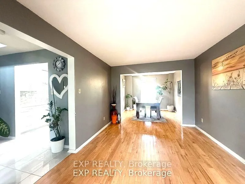 Photo 5 of 40 Magill Drive, Ajax, Central — HOMEH