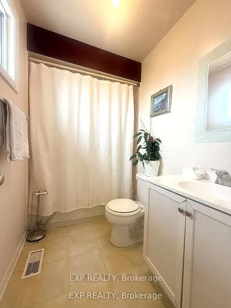 Photo 10 of 40 Magill Drive, Ajax, Central — HOMEH