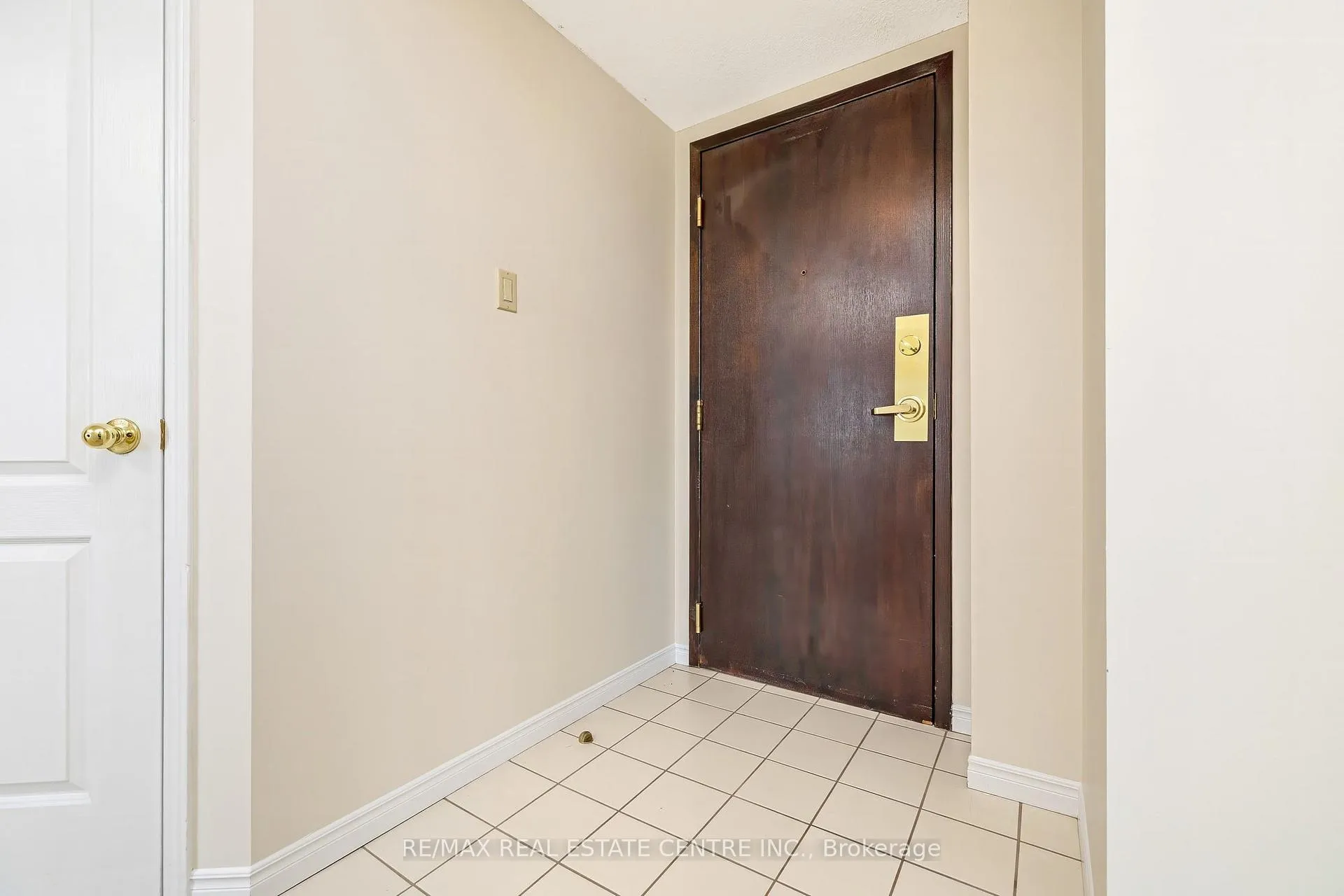 Photo 5 of Unit 1202, 100 Millside Drive, Milton, Old Milton — HOMEH