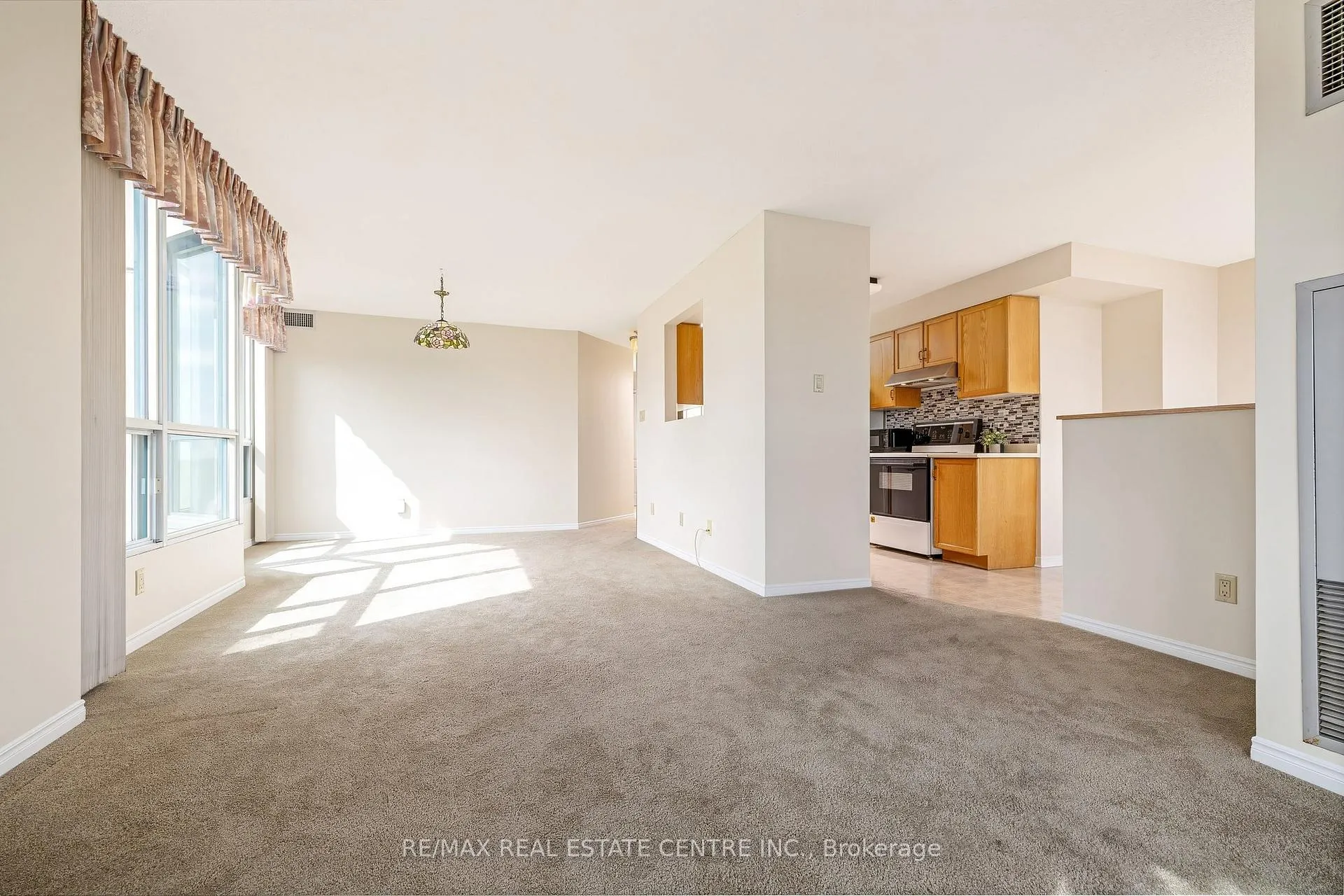 Photo 10 of Unit 1202, 100 Millside Drive, Milton, Old Milton — HOMEH