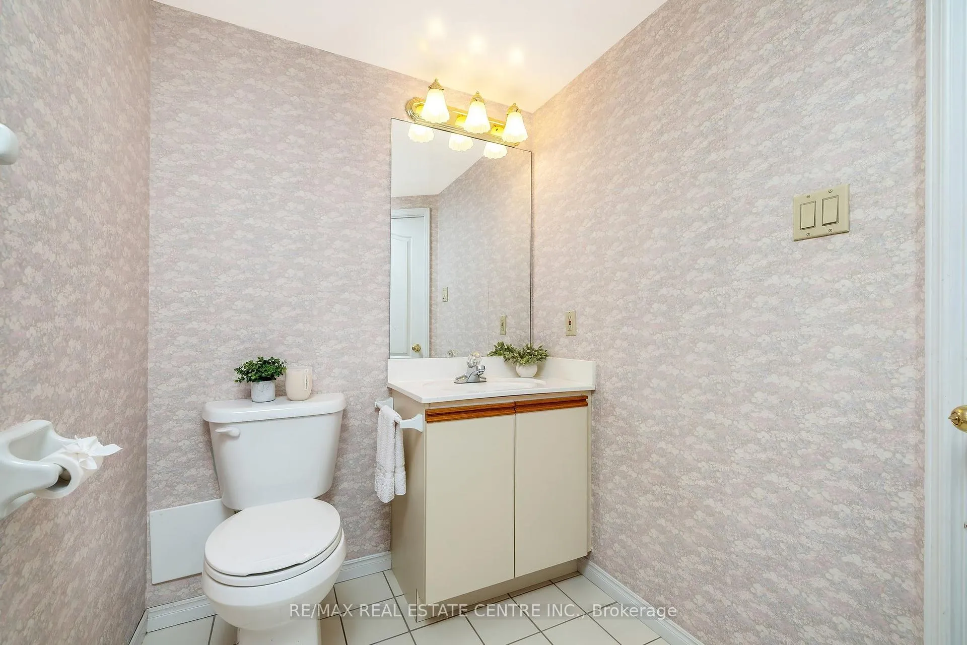 Photo 13 of Unit 1202, 100 Millside Drive, Milton, Old Milton — HOMEH