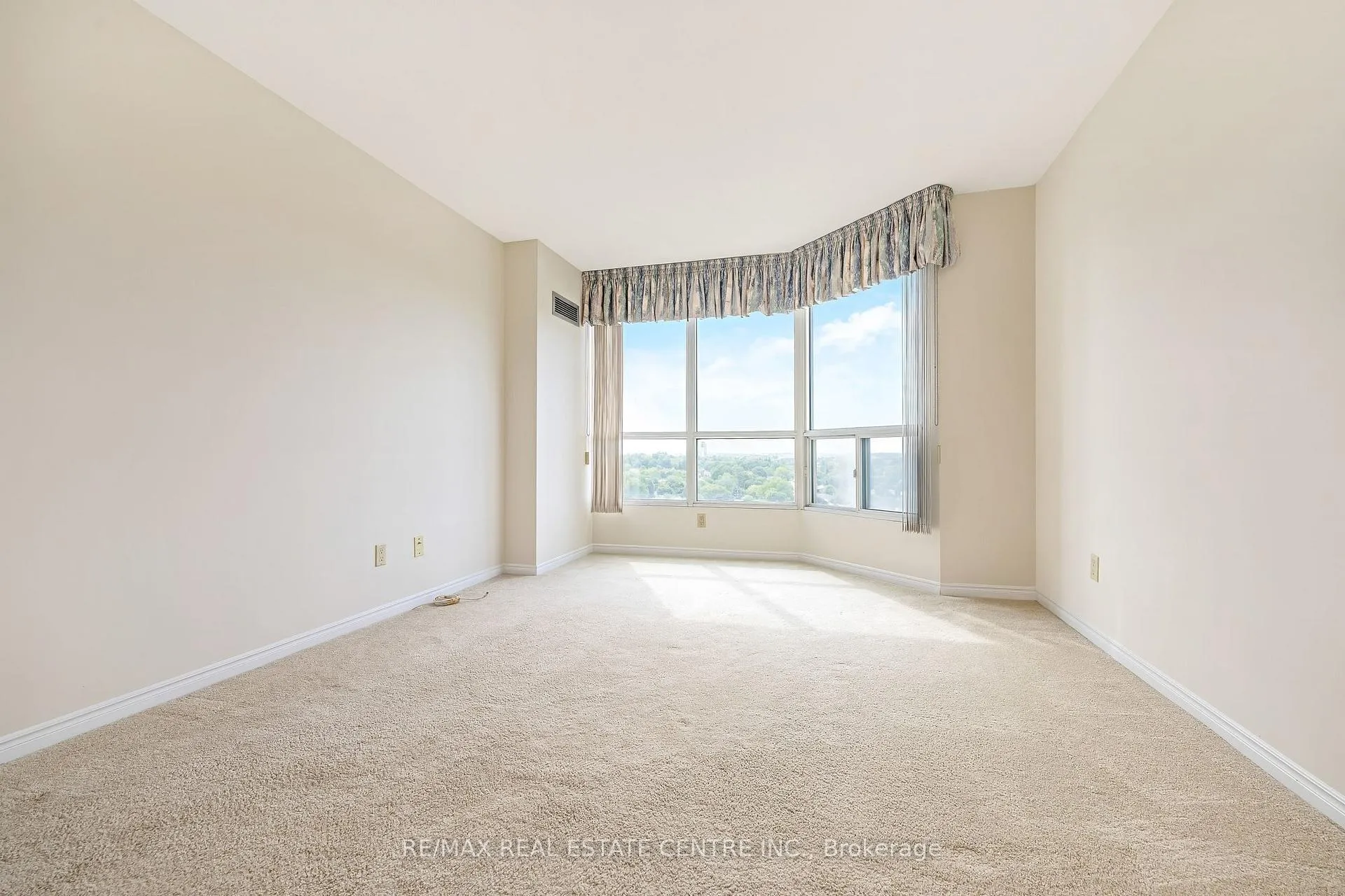 Photo 18 of Unit 1202, 100 Millside Drive, Milton, Old Milton — HOMEH