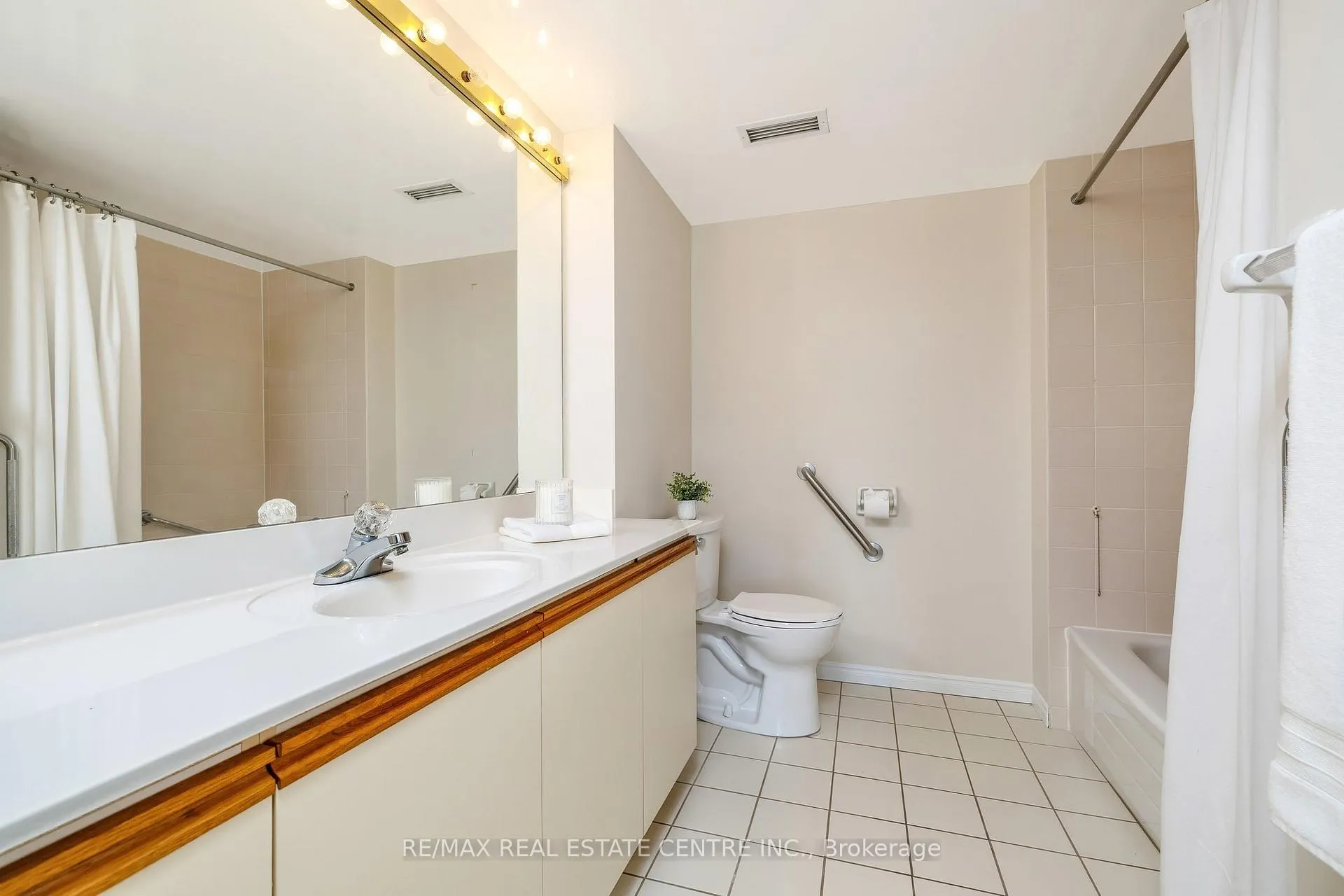 Photo 21 of Unit 1202, 100 Millside Drive, Milton, Old Milton — HOMEH