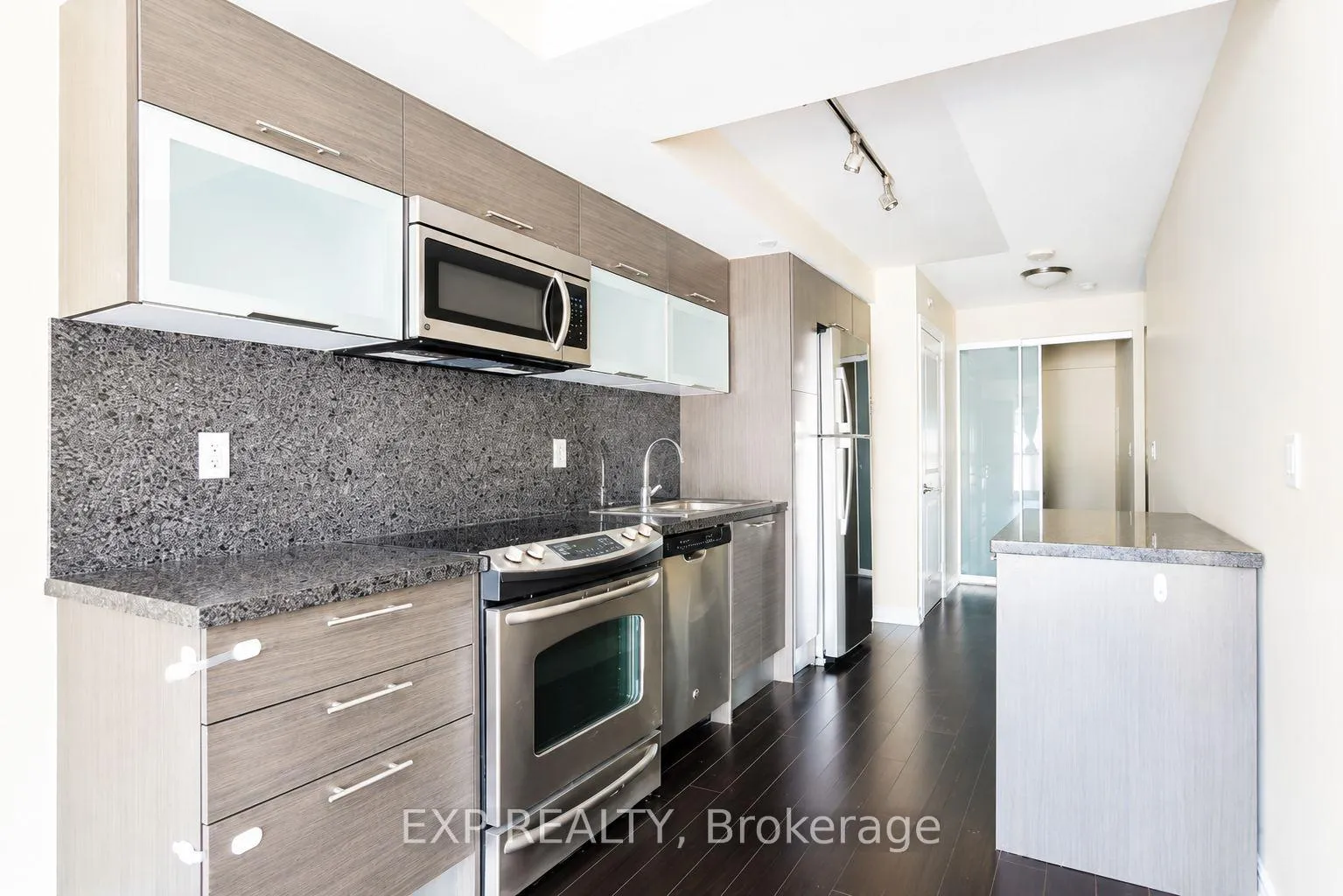 Photo 4 of Unit 1516, 386 Yonge Street, Toronto, Bay Street Corridor — HOMEH