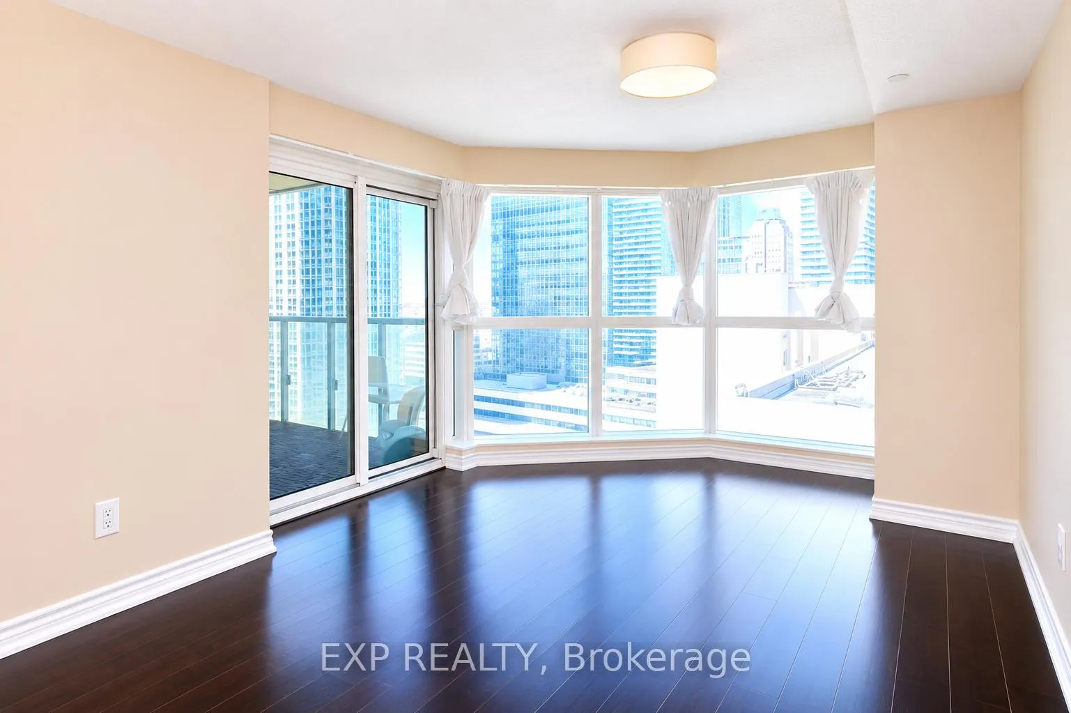 Photo 6 of Unit 1516, 386 Yonge Street, Toronto, Bay Street Corridor — HOMEH
