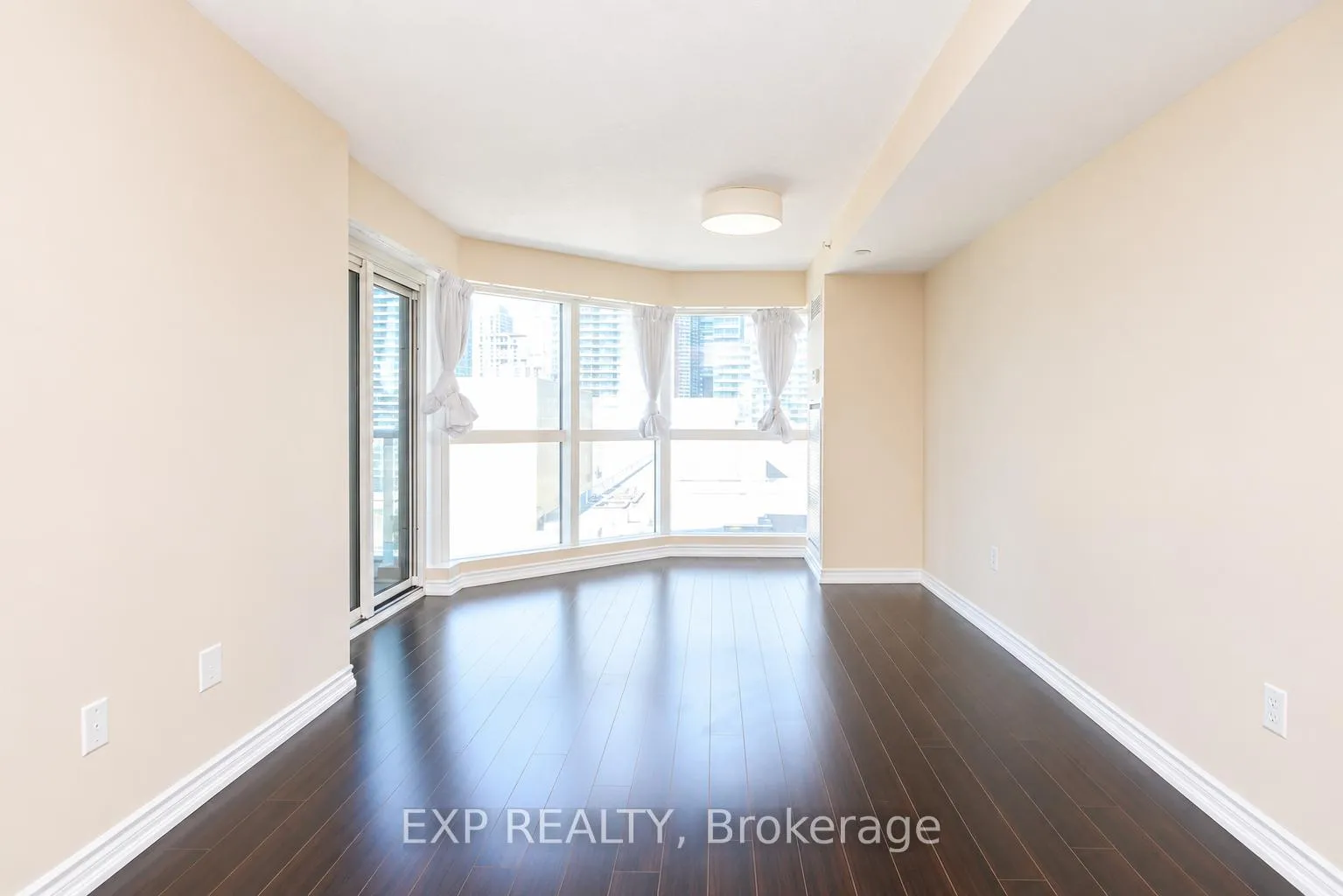 Photo 7 of Unit 1516, 386 Yonge Street, Toronto, Bay Street Corridor — HOMEH