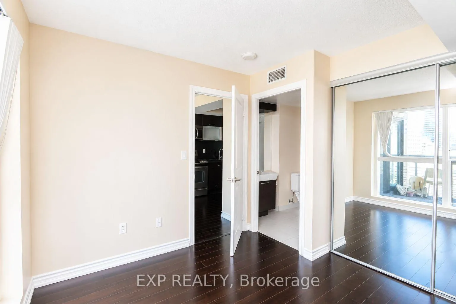 Photo 10 of Unit 1516, 386 Yonge Street, Toronto, Bay Street Corridor — HOMEH