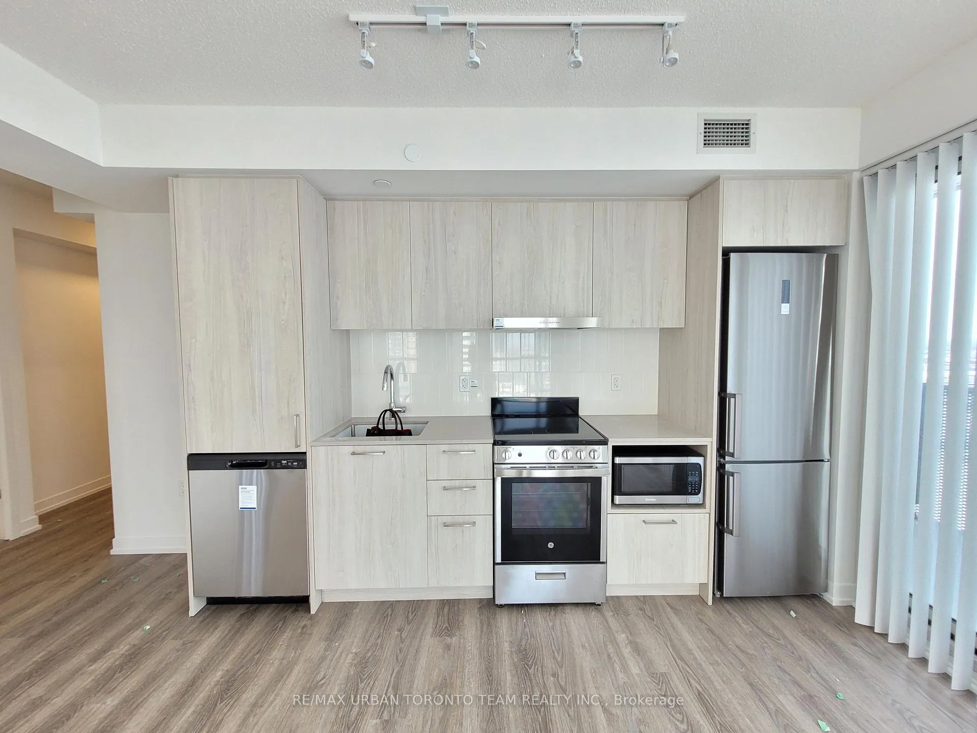 Photo 5 of Unit 2615, 195 Commerce Street, Vaughan, Vaughan Corporate Centre — HOMEH